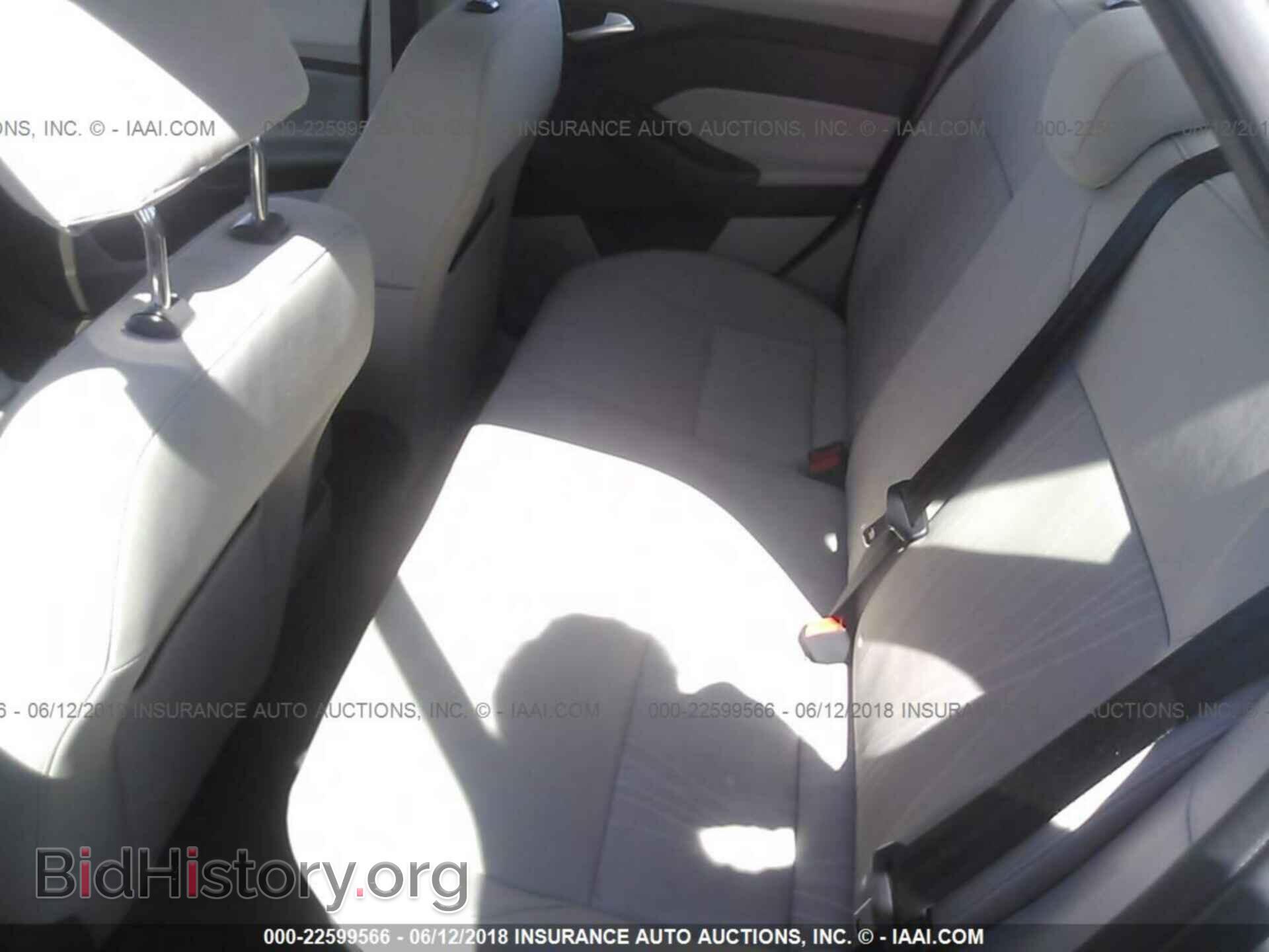 2015 Ford Focus - VIN: 1FADP3F25FL221825 - Photo 8