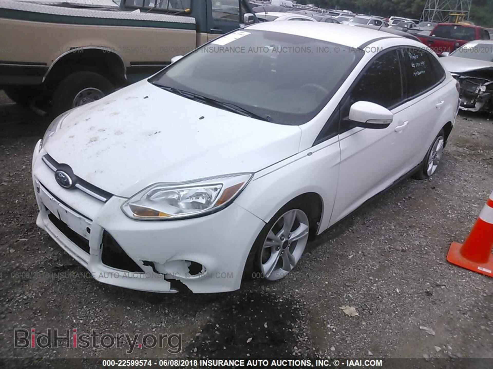 2013 Ford Focus - VIN: 1FADP3F23DL300004 - Фото 2
