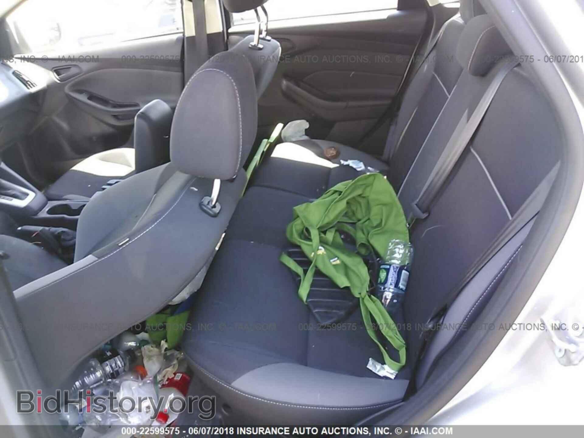 2012 Ford Focus - VIN: 1FAHP3K2XCL220320 - Photo 8