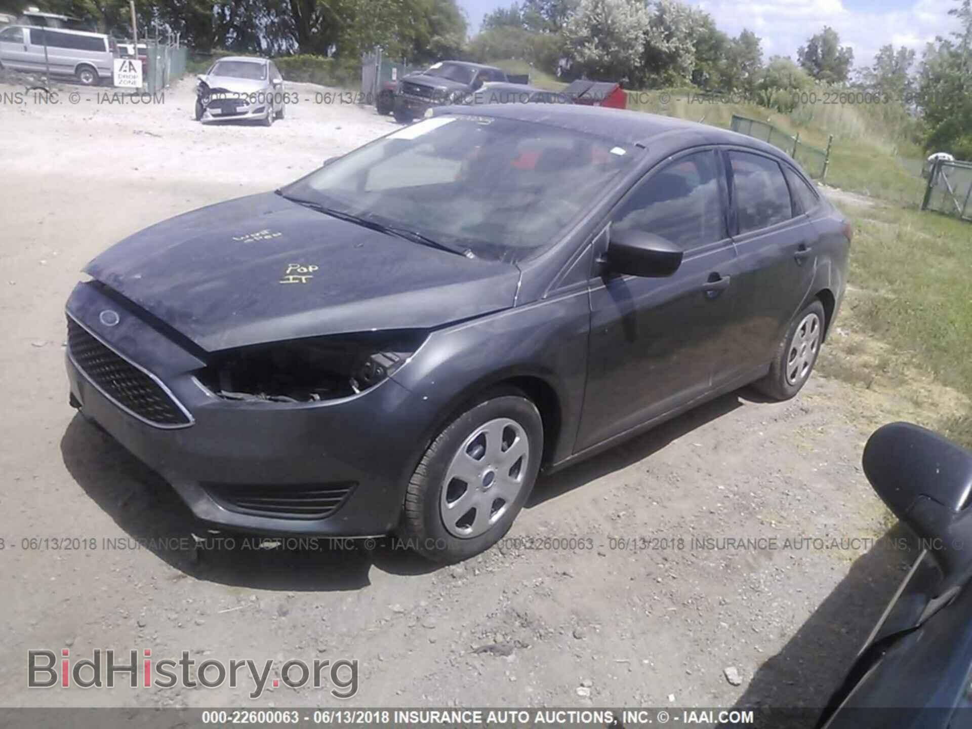 2015 Ford Focus - VIN: 1FADP3E27FL268663 - Photo 2