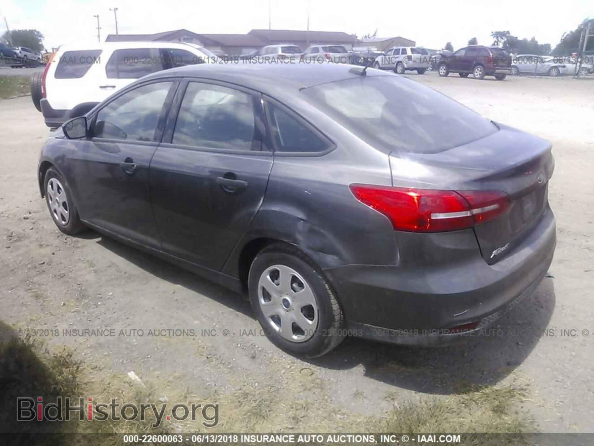 2015 Ford Focus - VIN: 1FADP3E27FL268663 - Photo 3