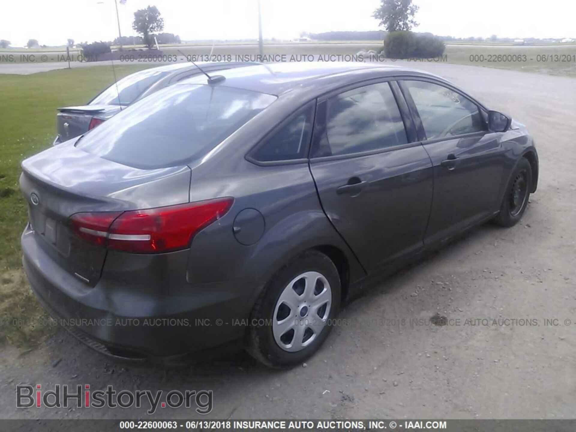 2015 Ford Focus - VIN: 1FADP3E27FL268663 - Photo 4