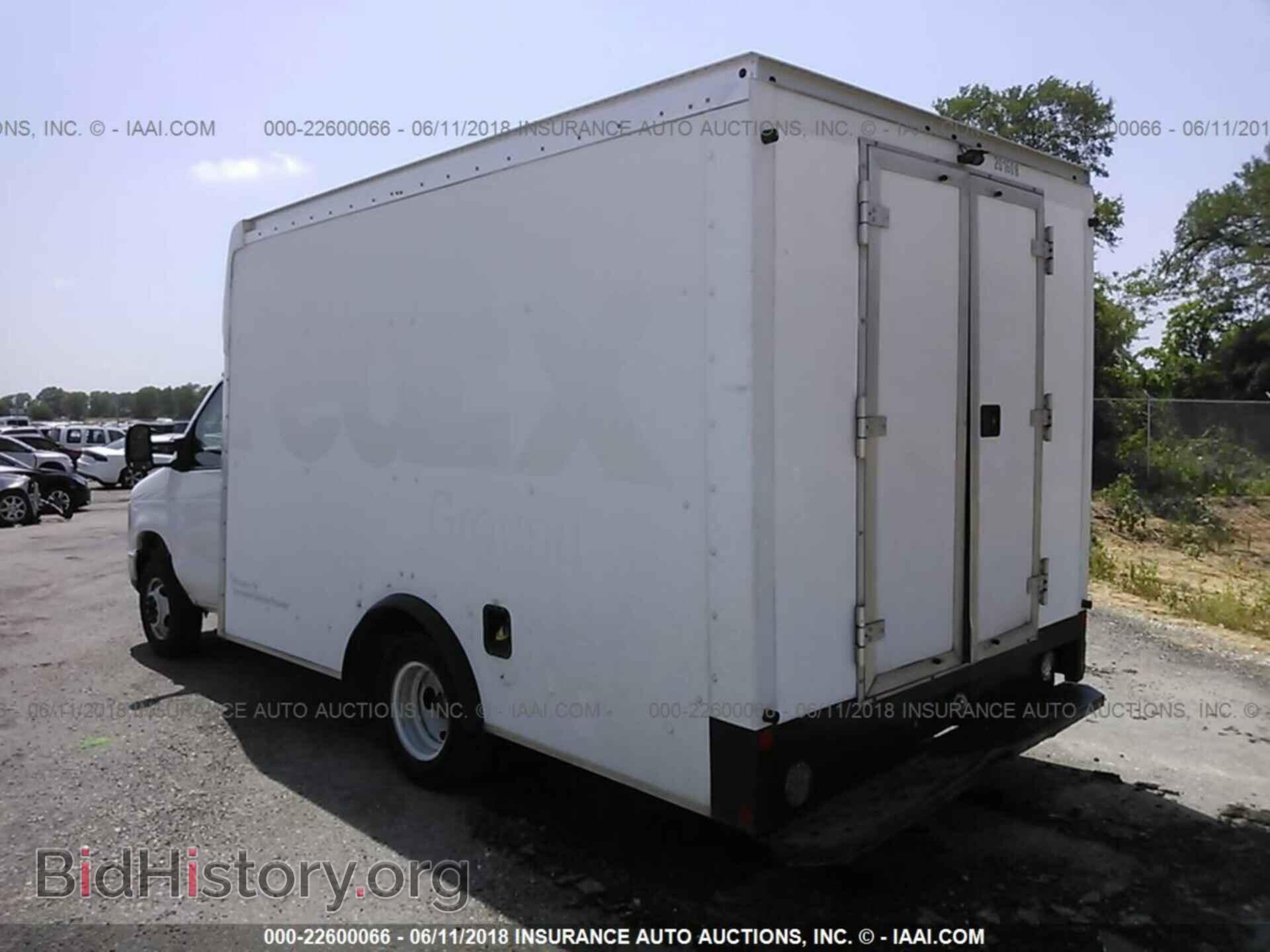 2015 Ford Econoline - VIN: 1FDWE3FL8FDA09461 - Photo 3