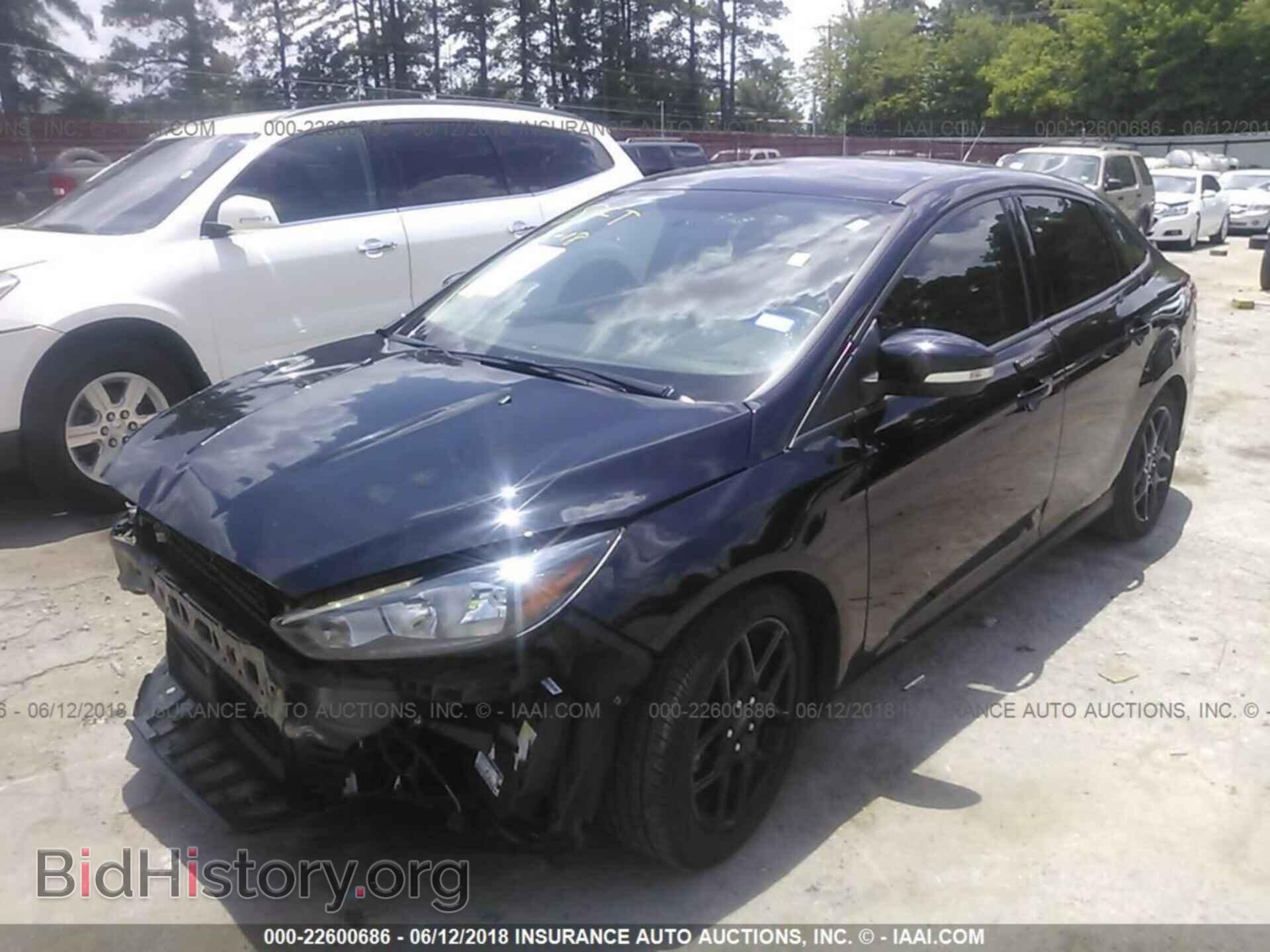 2016 Ford Focus - VIN: 1FADP3F21GL360318 - Photo 2