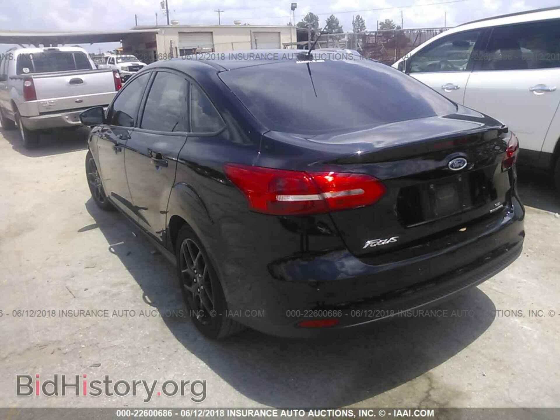 2016 Ford Focus - VIN: 1FADP3F21GL360318 - Photo 3