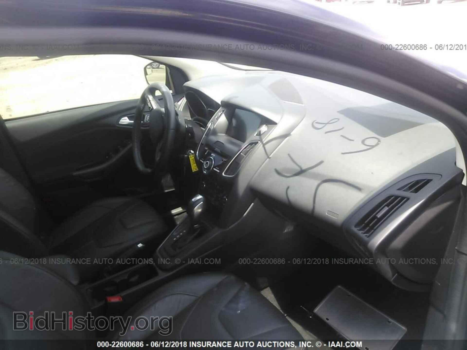 2016 Ford Focus - VIN: 1FADP3F21GL360318 - Photo 5