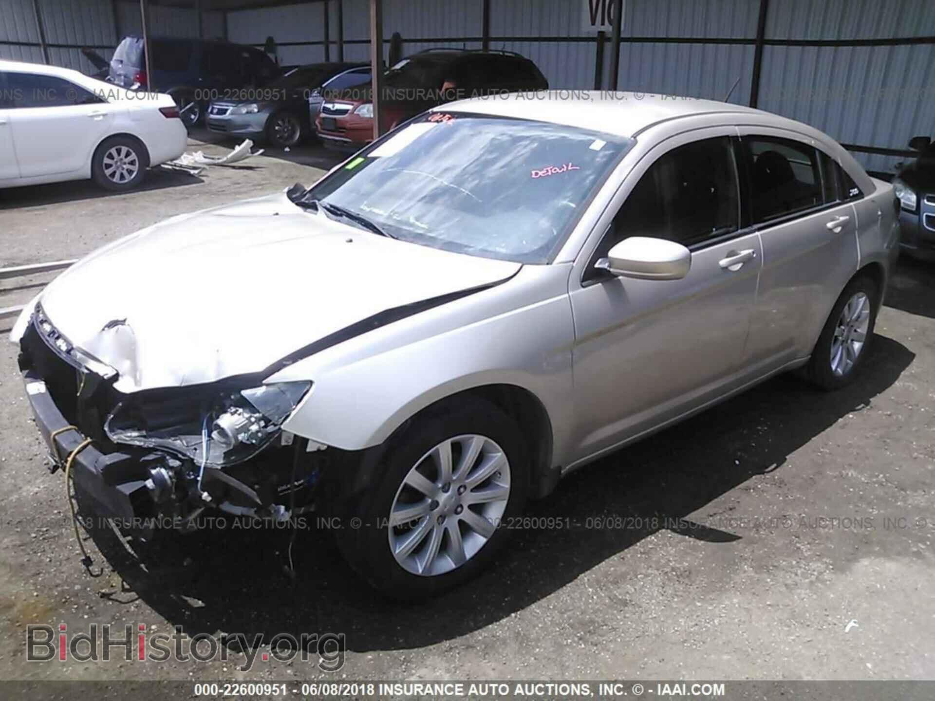 2013 Chrysler 200 - VIN: 1C3CCBBB7DN706572 - Фото 2