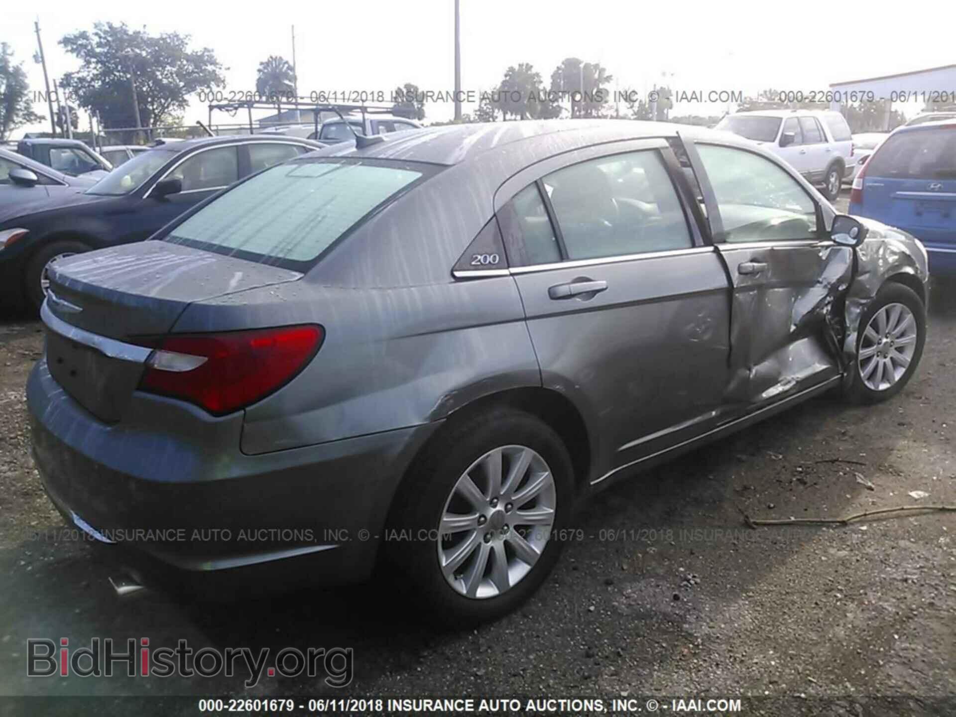 2013 Chrysler 200 - VIN: 1C3CCBBB4DN503915 - Фото 4