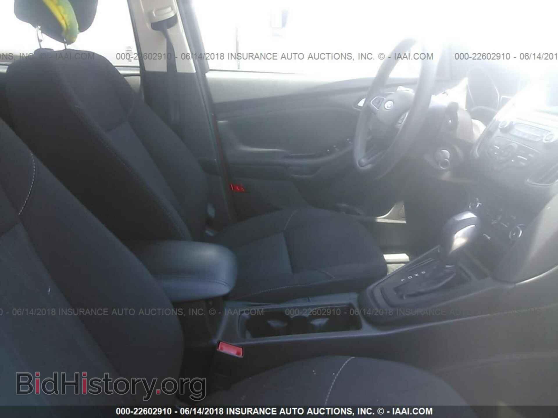 2016 Ford Focus - VIN: 1FADP3F26GL233936 - Photo 5