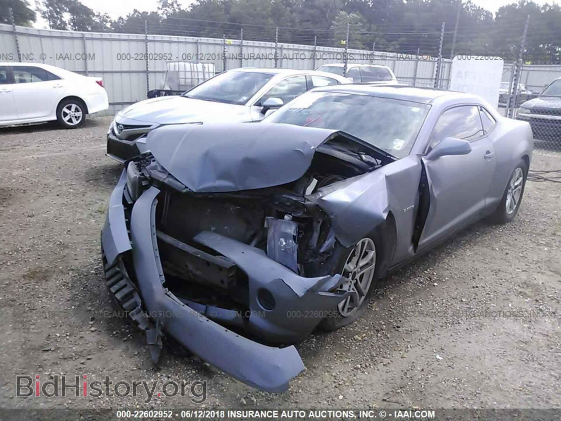 2015 Chevrolet Camaro - VIN: 2G1FB1E36F9178337 - Photo 2