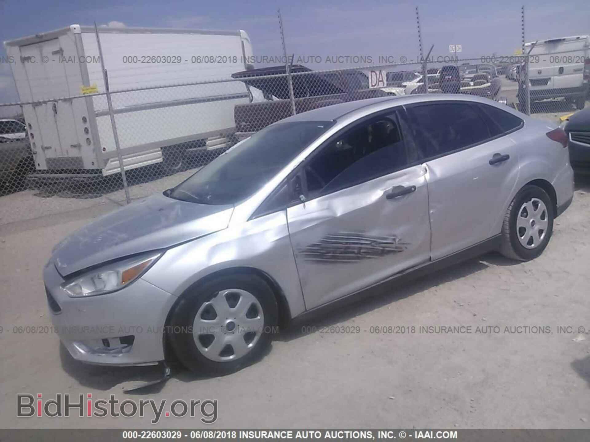 2016 Ford Focus - VIN: 1FADP3E29GL246018 - Photo 2