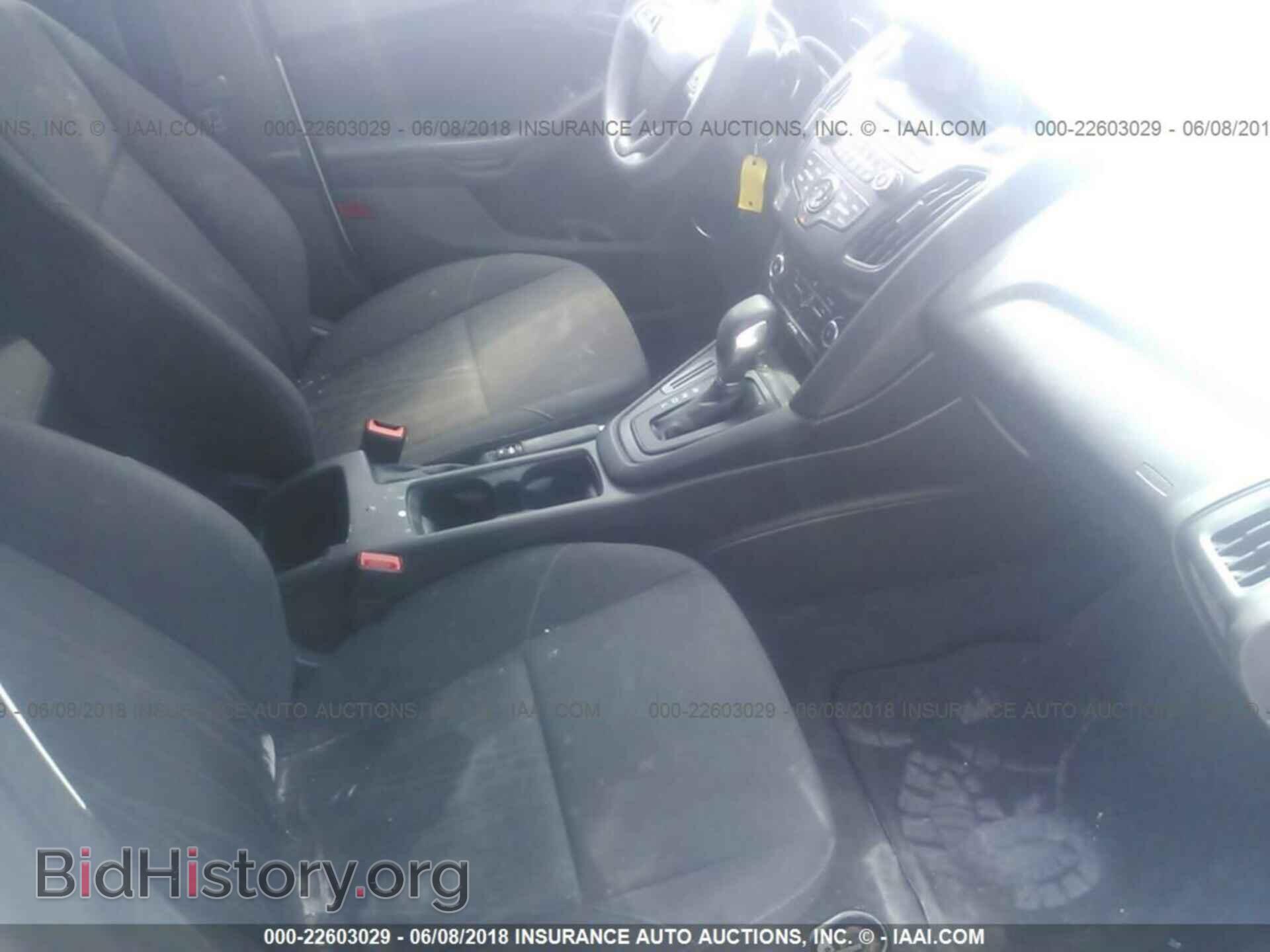 2016 Ford Focus - VIN: 1FADP3E29GL246018 - Photo 5