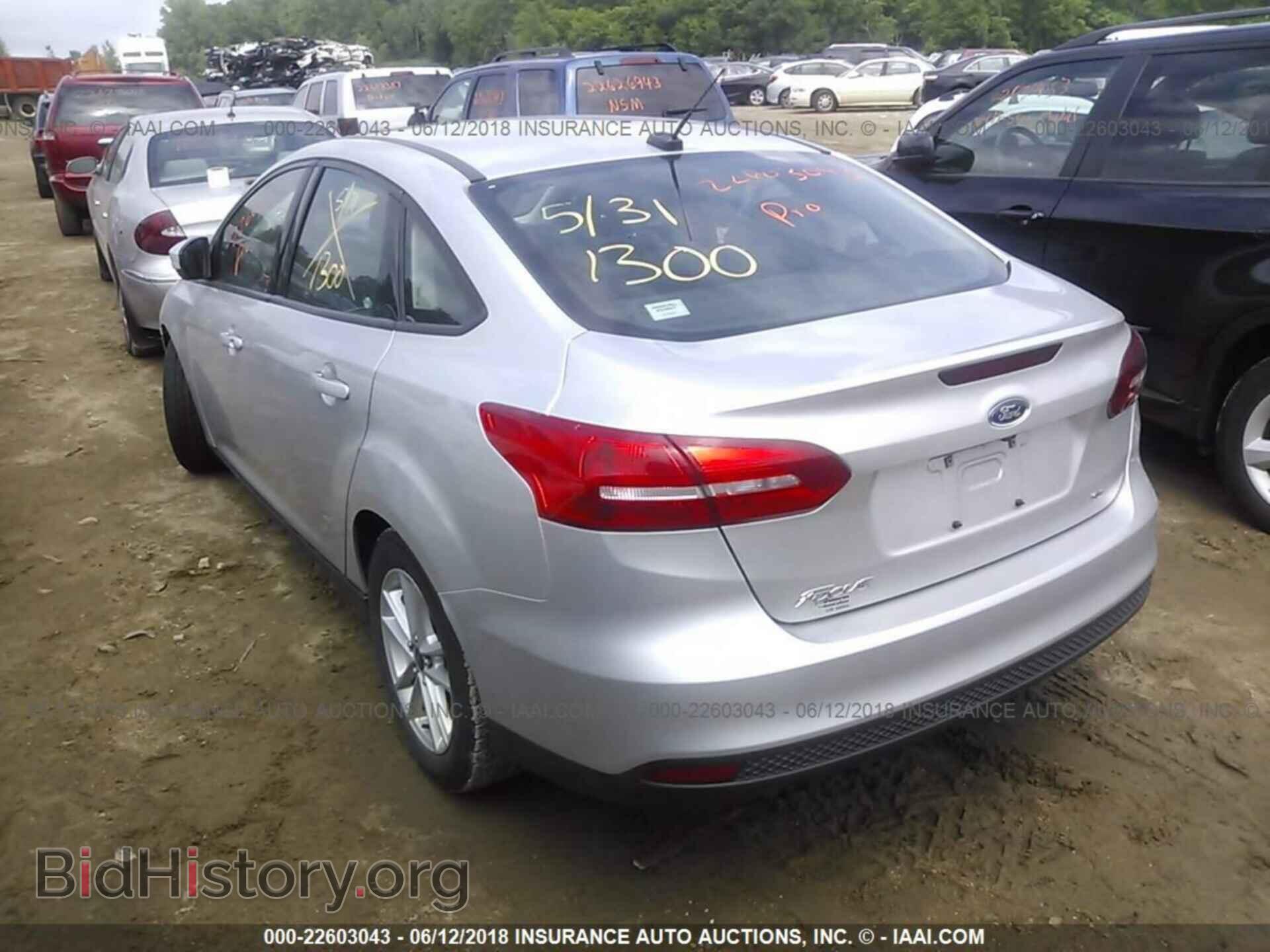 2015 Ford Focus - VIN: 1FADP3F27FL242692 - Photo 3
