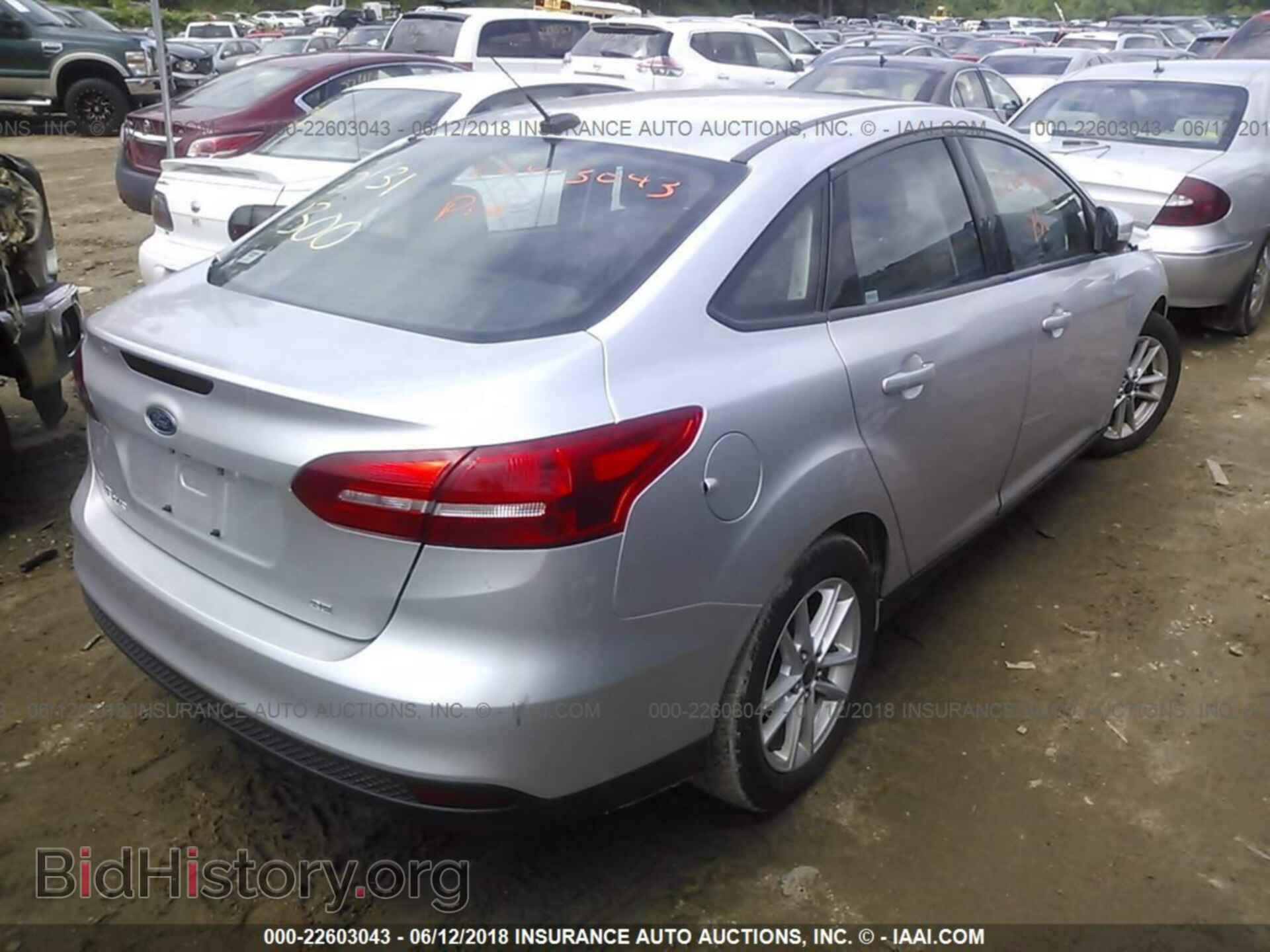 2015 Ford Focus - VIN: 1FADP3F27FL242692 - Photo 4
