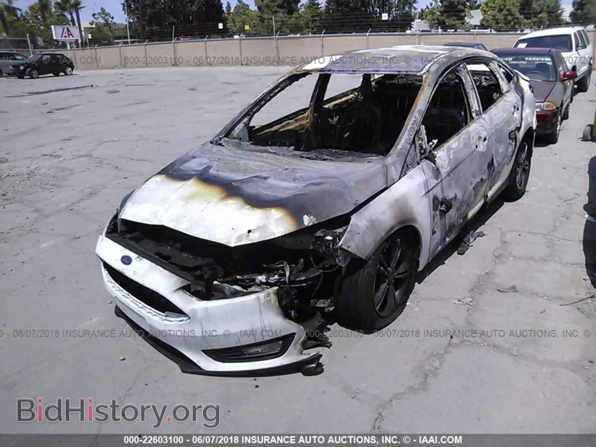 2017 Ford Focus - VIN: 1FADP3FE1HL285213 - Фото 2