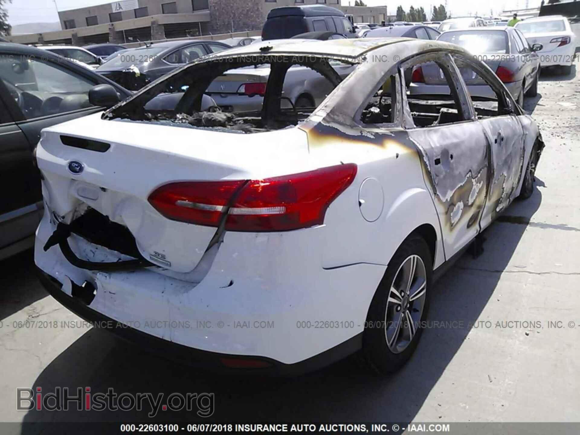 2017 Ford Focus - VIN: 1FADP3FE1HL285213 - Фото 4