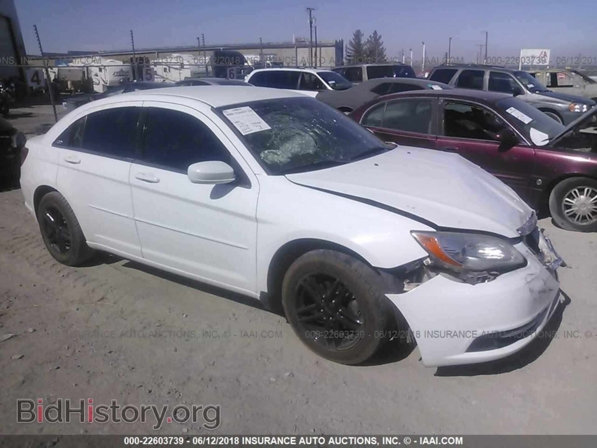 Photo 1C3BC4FB3BN558029 - Chrysler 200 2011