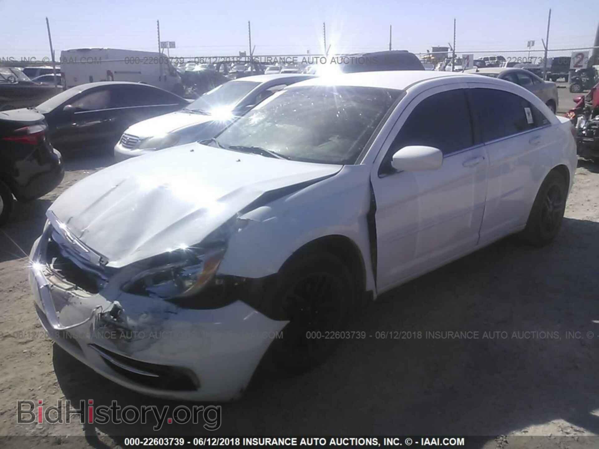 2011 Chrysler 200 - VIN: 1C3BC4FB3BN558029 - Photo 2