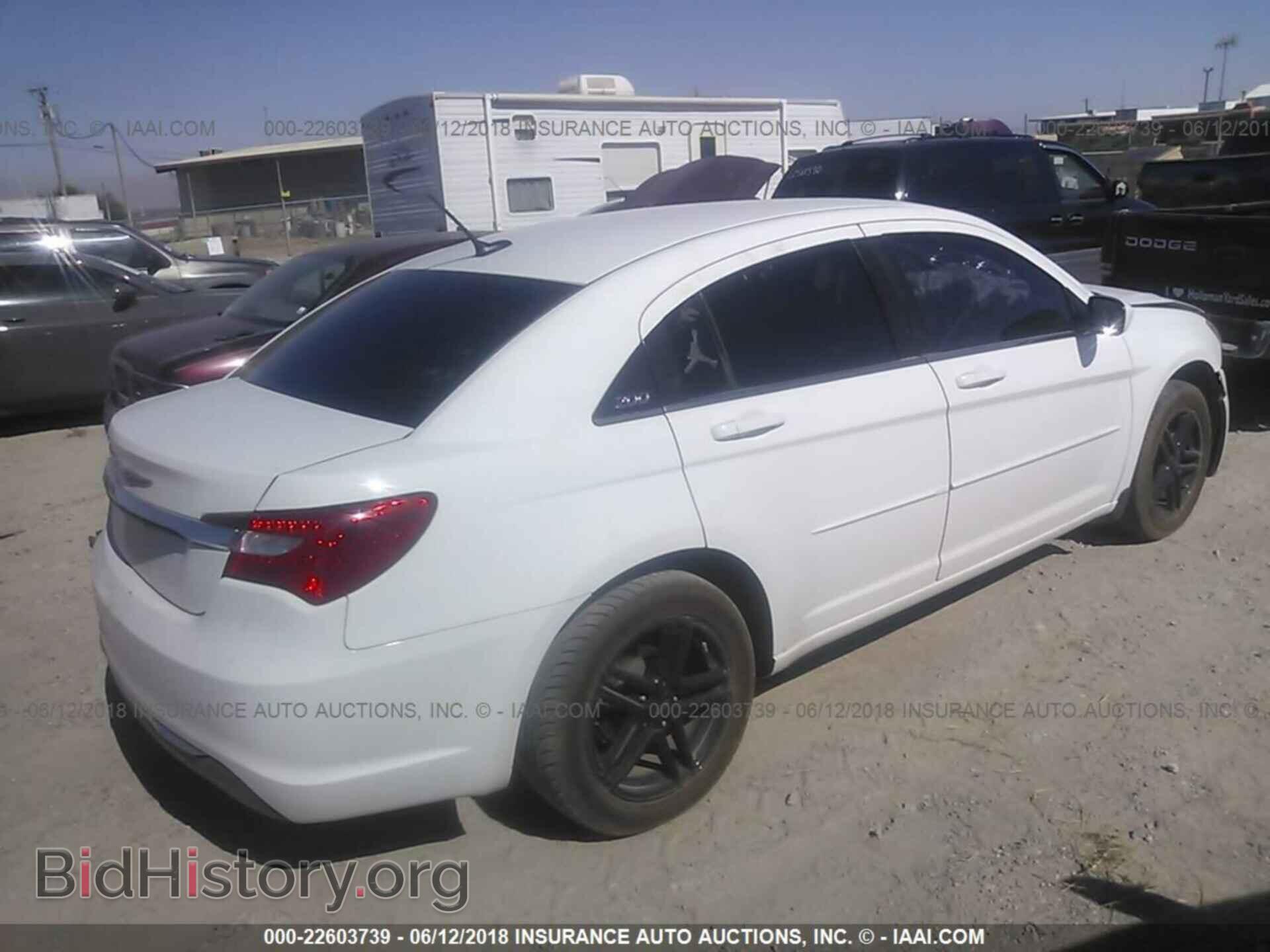 2011 Chrysler 200 - VIN: 1C3BC4FB3BN558029 - Photo 4