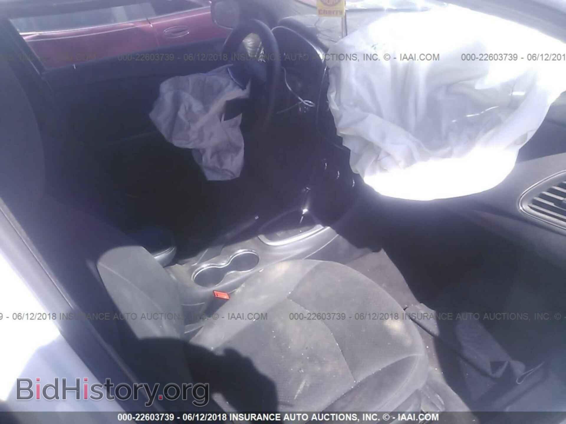 2011 Chrysler 200 - VIN: 1C3BC4FB3BN558029 - Photo 5