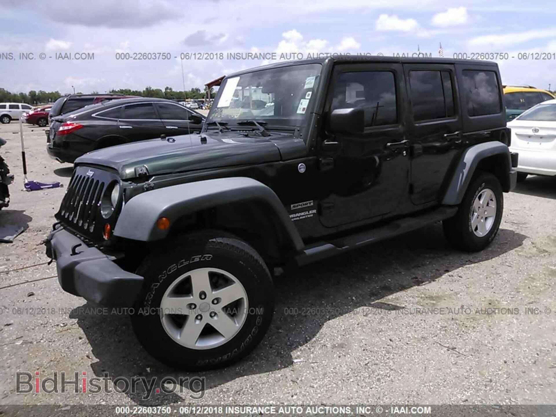 2011 Jeep Wrangler - VIN: 1J4BA3H19BL542794 - Фото 2