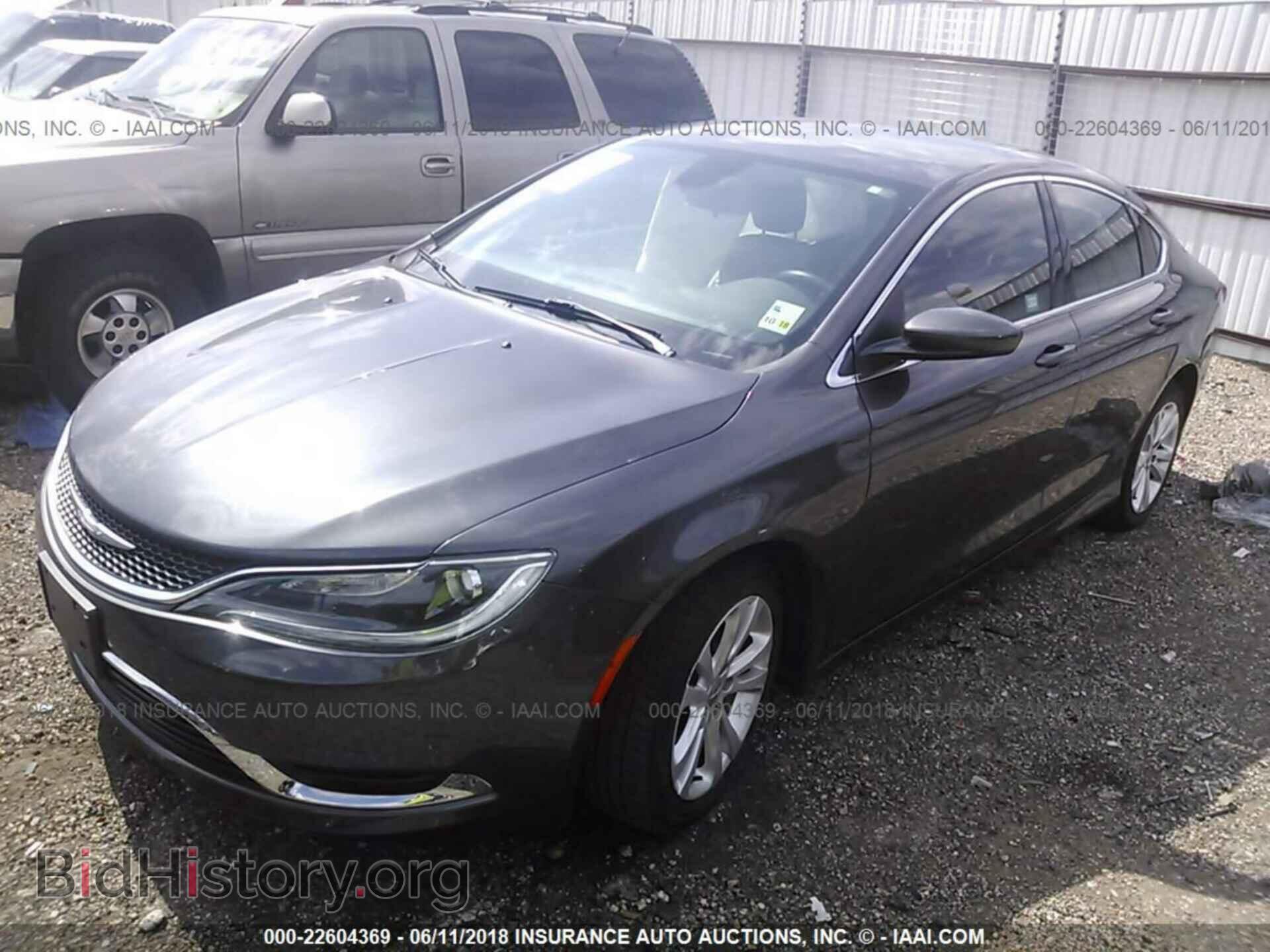 2015 Chrysler 200 - VIN: 1C3CCCAB0FN719318 - Photo 2
