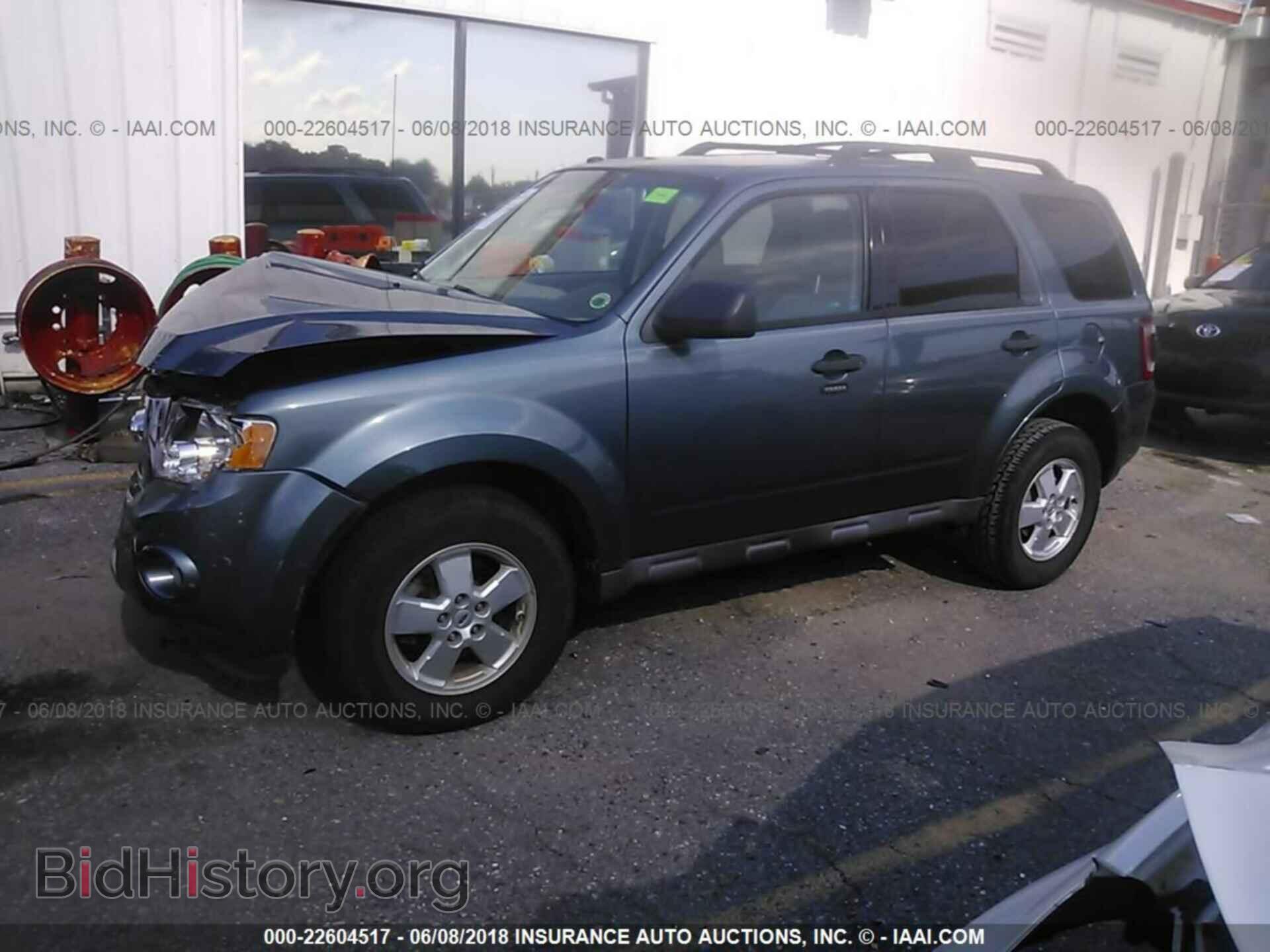 2012 Ford Escape - VIN: 1FMCU0DG4CKA93084 - Photo 2