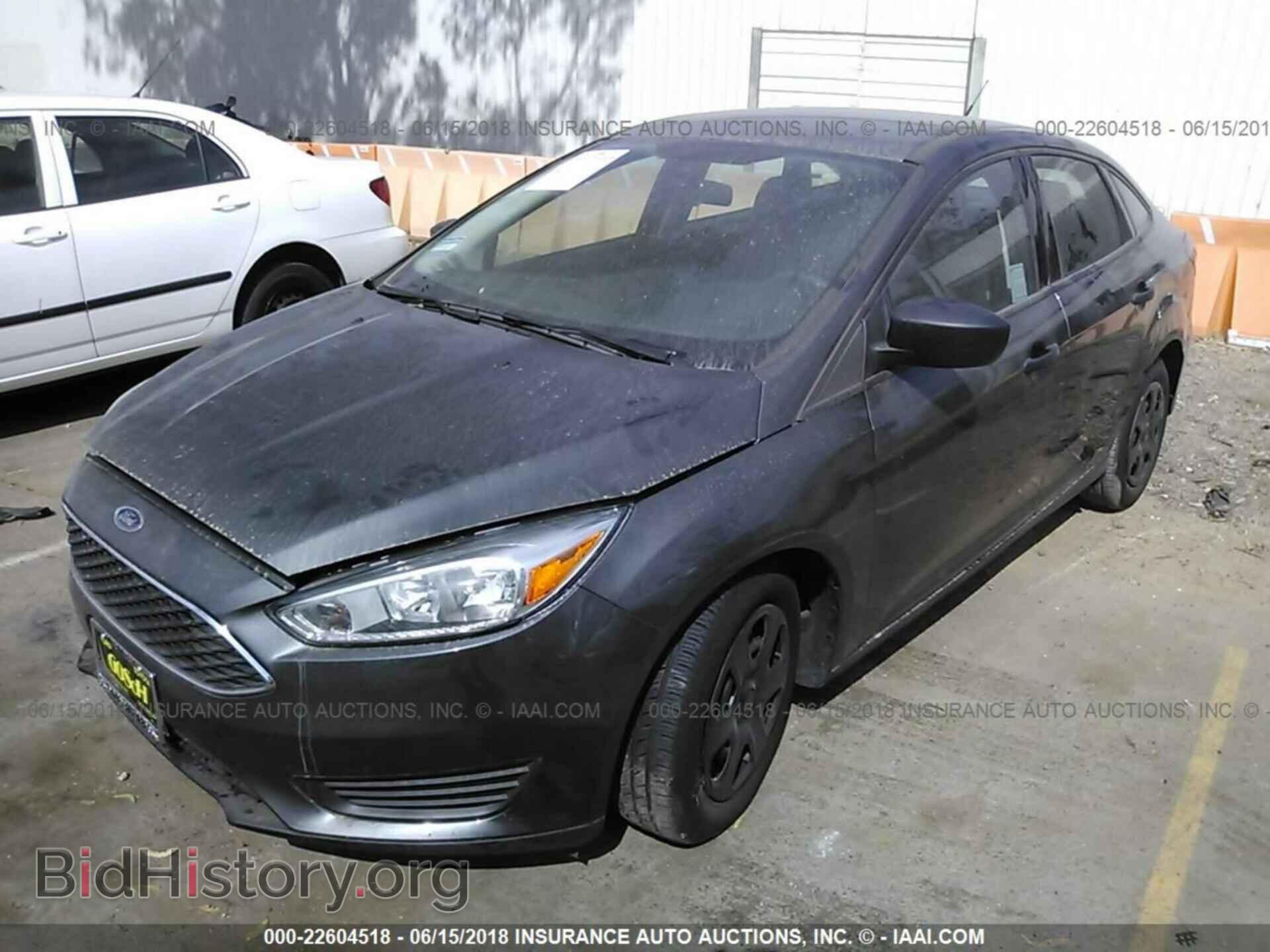 2017 Ford Focus - VIN: 1FADP3E25HL206357 - Photo 2