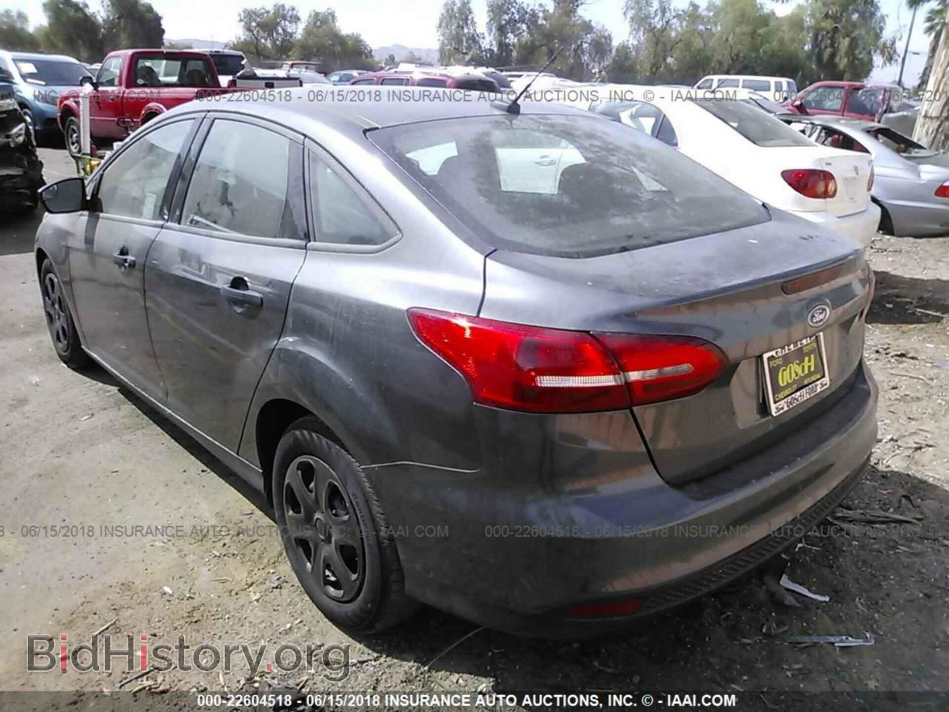 2017 Ford Focus - VIN: 1FADP3E25HL206357 - Photo 3
