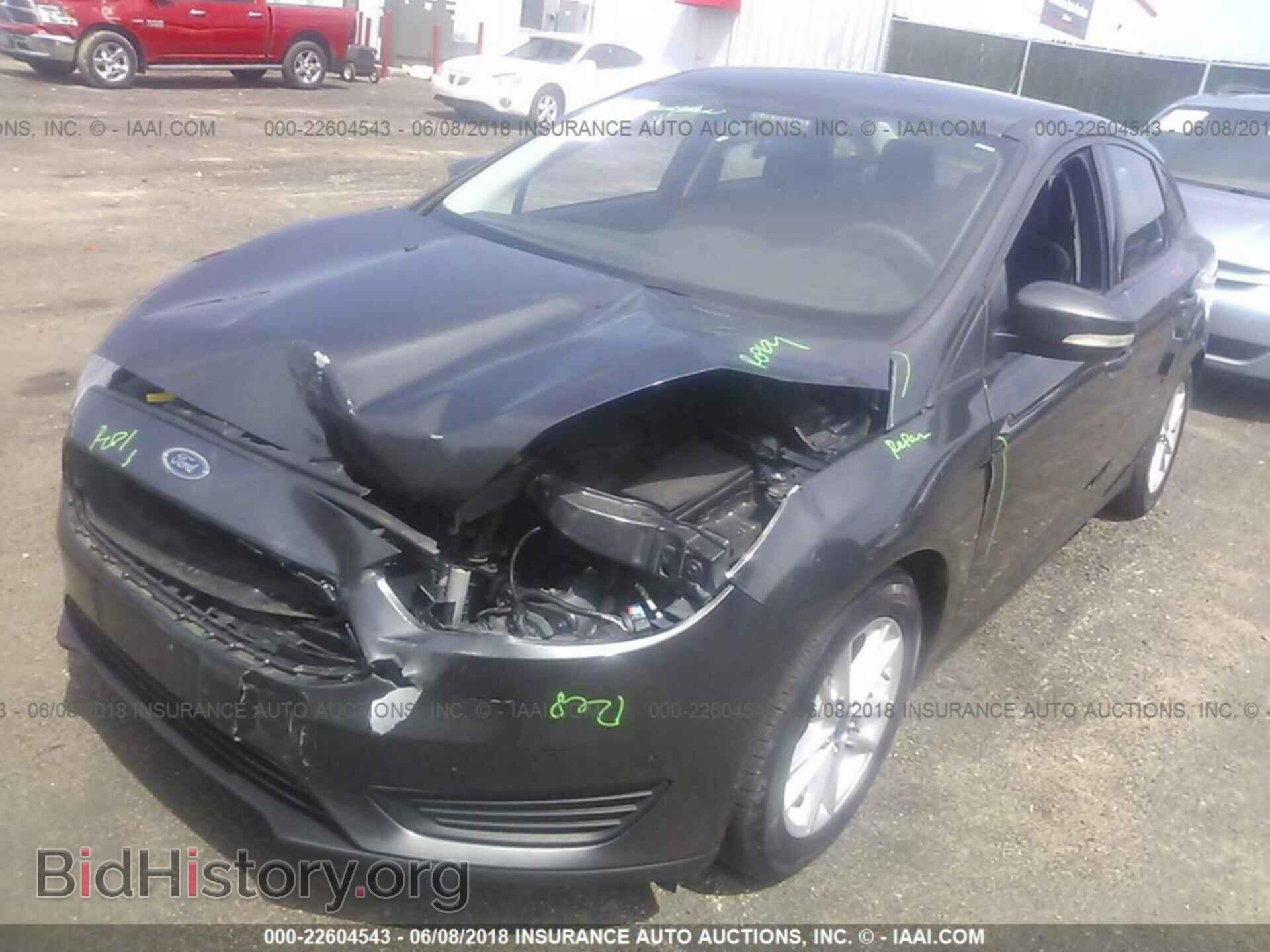 2015 Ford Focus - VIN: 1FADP3F28FL272820 - Фото 2