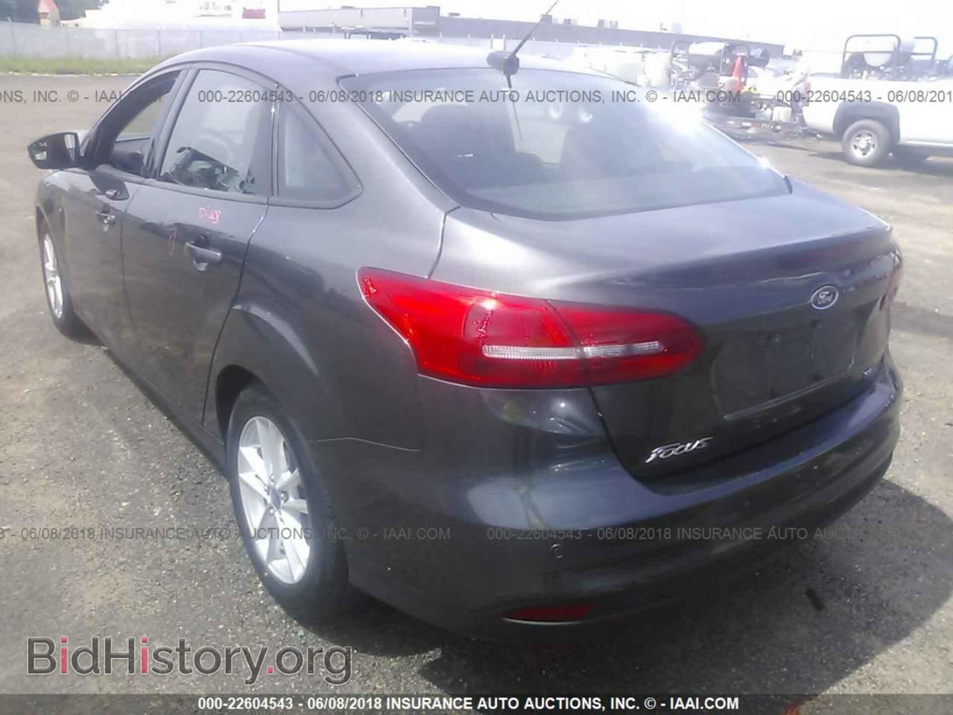 2015 Ford Focus - VIN: 1FADP3F28FL272820 - Фото 3