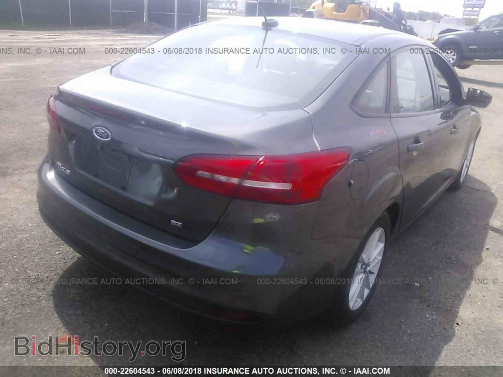 2015 Ford Focus - VIN: 1FADP3F28FL272820 - Фото 4