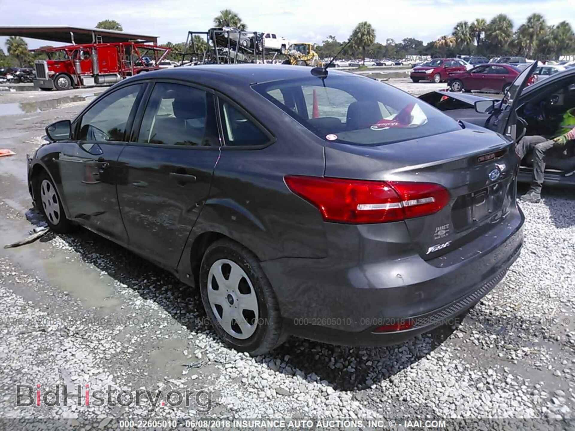 2015 Ford Focus - VIN: 1FADP3E20FL304662 - Фото 3