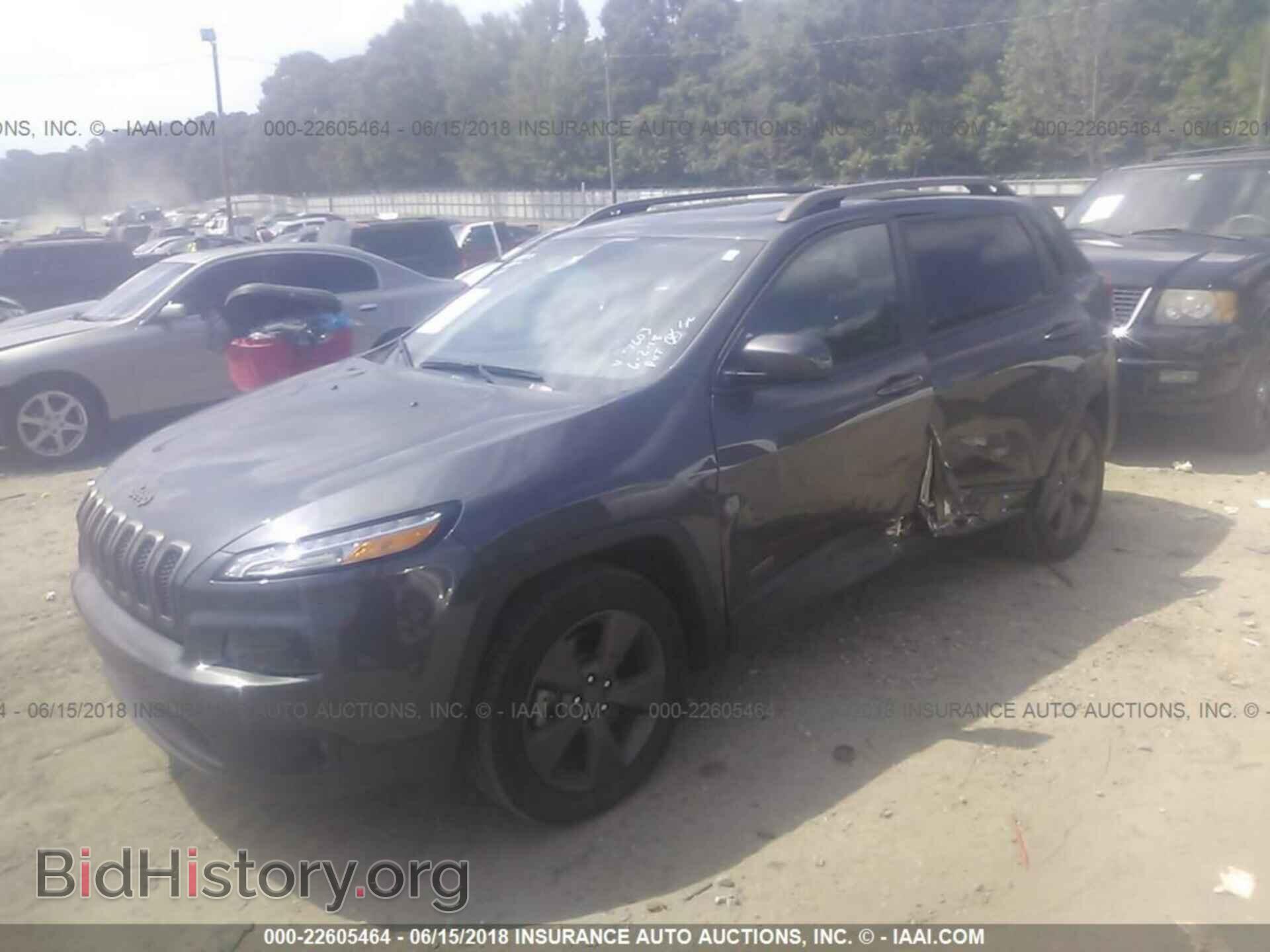 2017 Jeep Cherokee - VIN: 1C4PJLCB8HW547603 - Photo 2