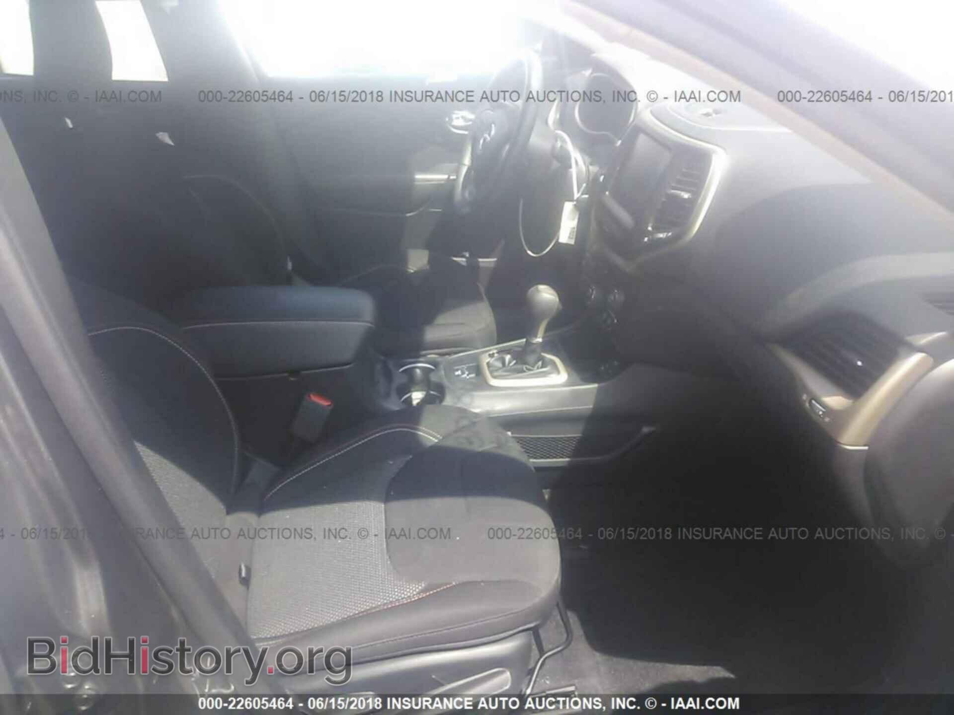 2017 Jeep Cherokee - VIN: 1C4PJLCB8HW547603 - Photo 5