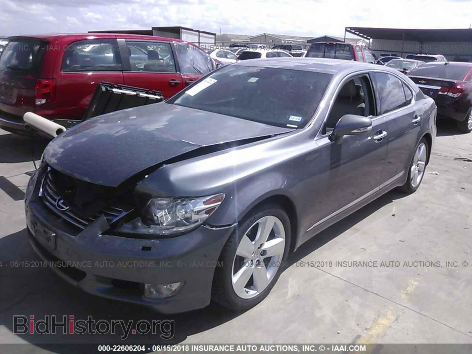 2012 Lexus Ls - VIN: JTHBL5EF3C5110055 - Фото 2