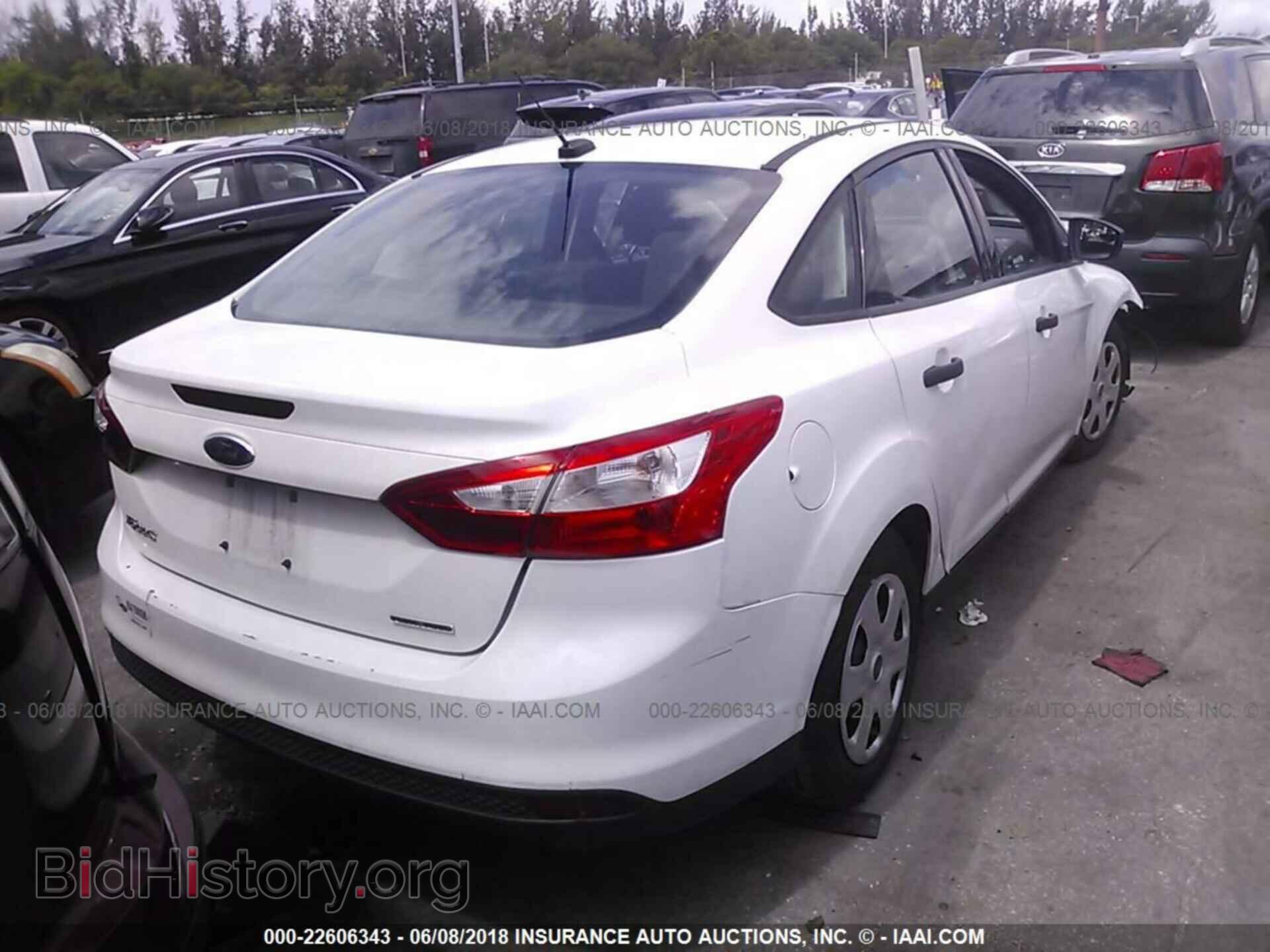 2012 Ford Focus - VIN: 1FAHP3E20CL447737 - Photo 4