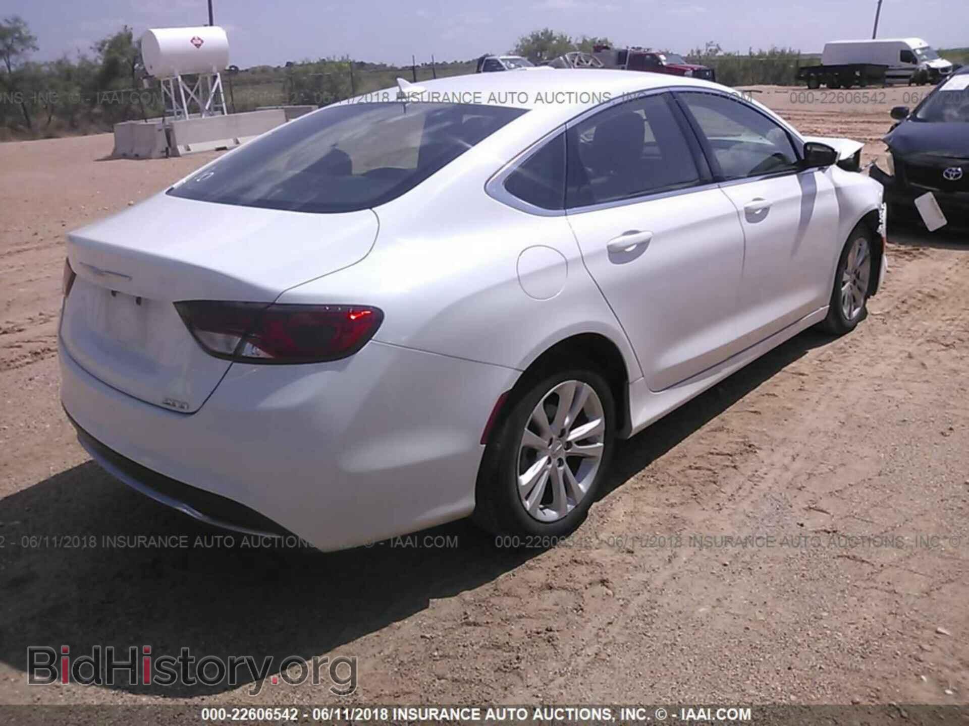 2015 Chrysler 200 - VIN: 1C3CCCAB0FN662330 - Photo 4