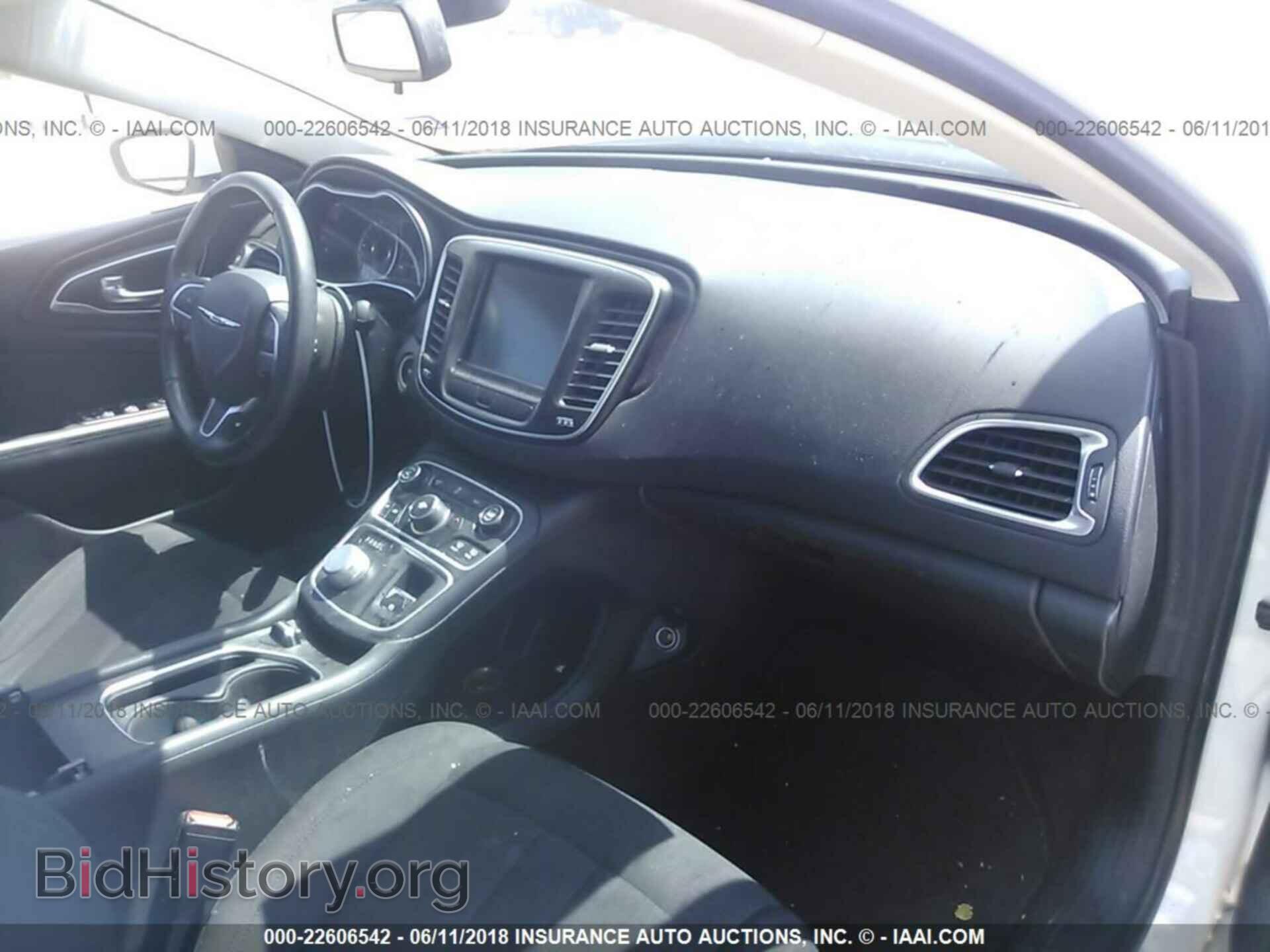 2015 Chrysler 200 - VIN: 1C3CCCAB0FN662330 - Photo 5