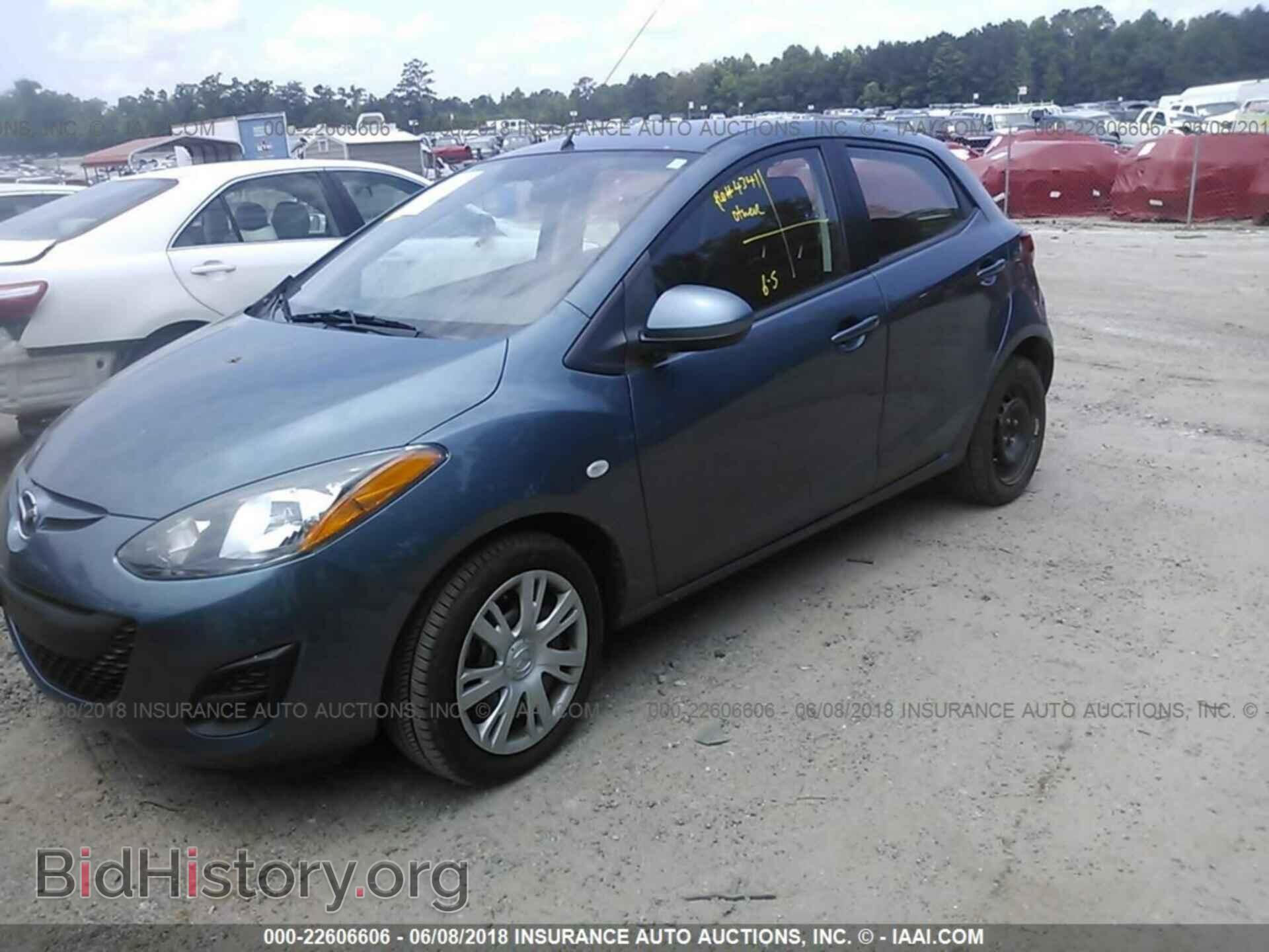 2014 Mazda Mazda2 - VIN: JM1DE1KY2E0183744 - Photo 2