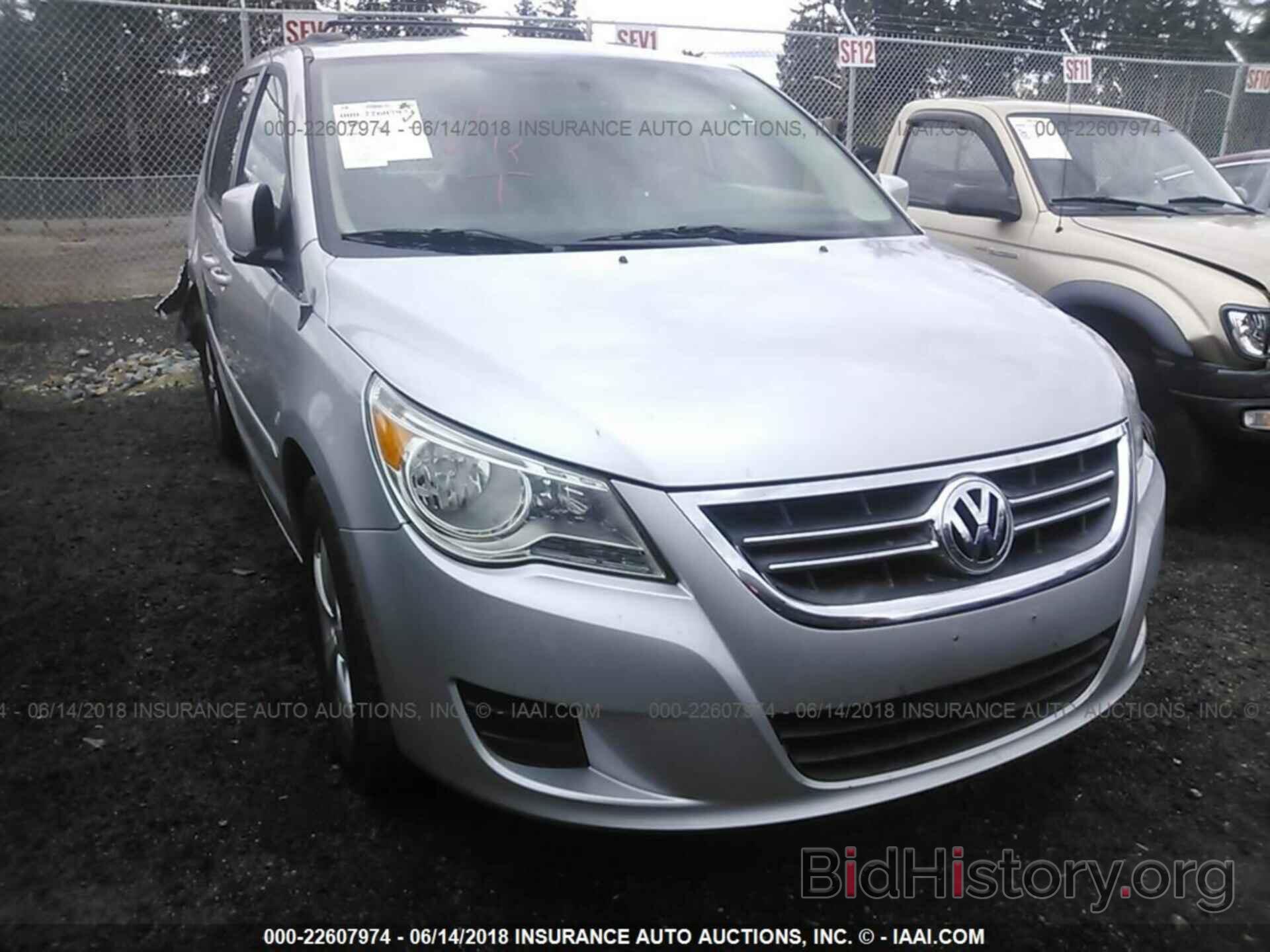 Фотография 2V4RW3DG9BR669798 - Volkswagen Routan 2011