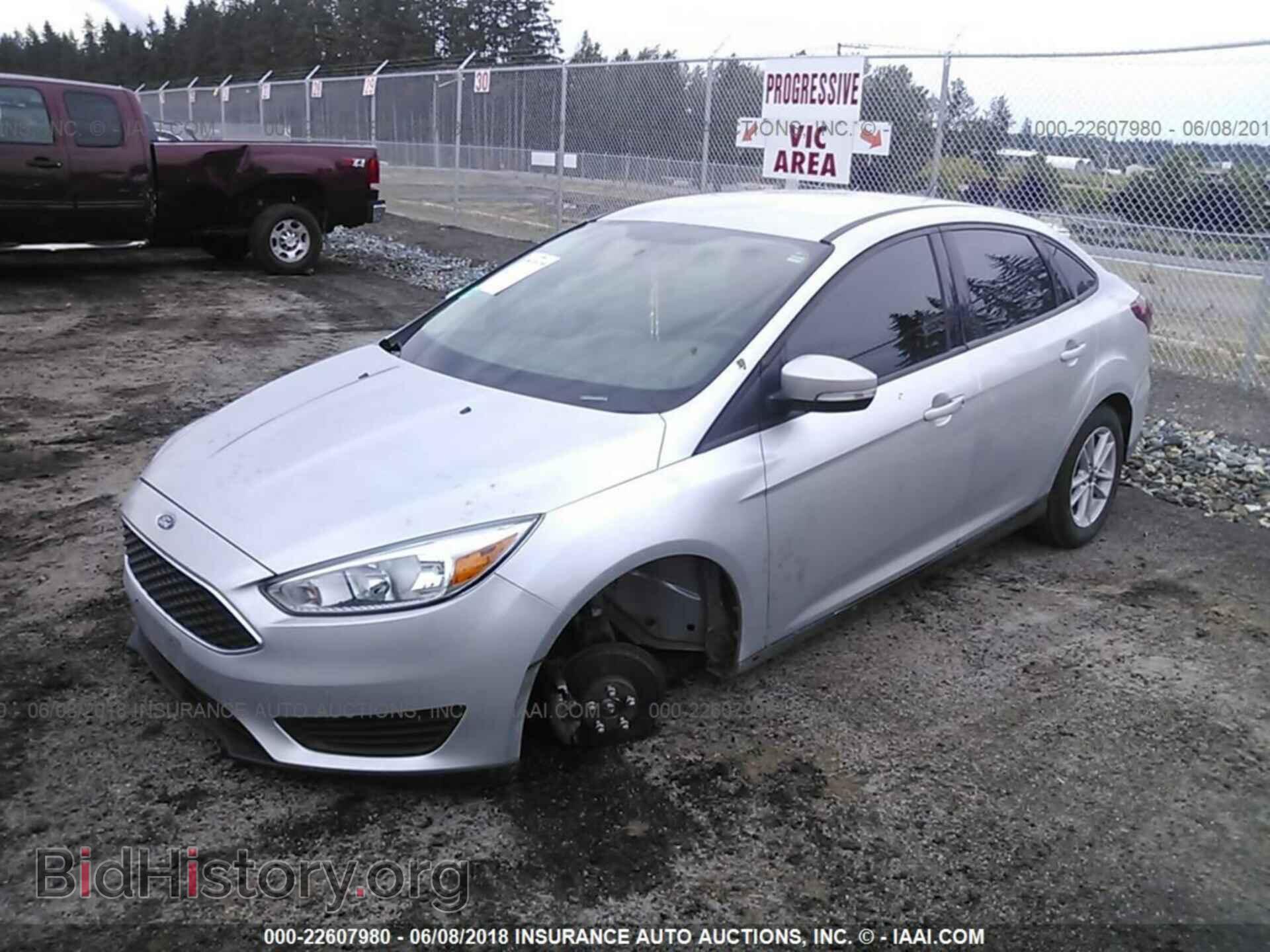 2017 Ford Focus - VIN: 1FADP3F24HL344695 - Фото 2