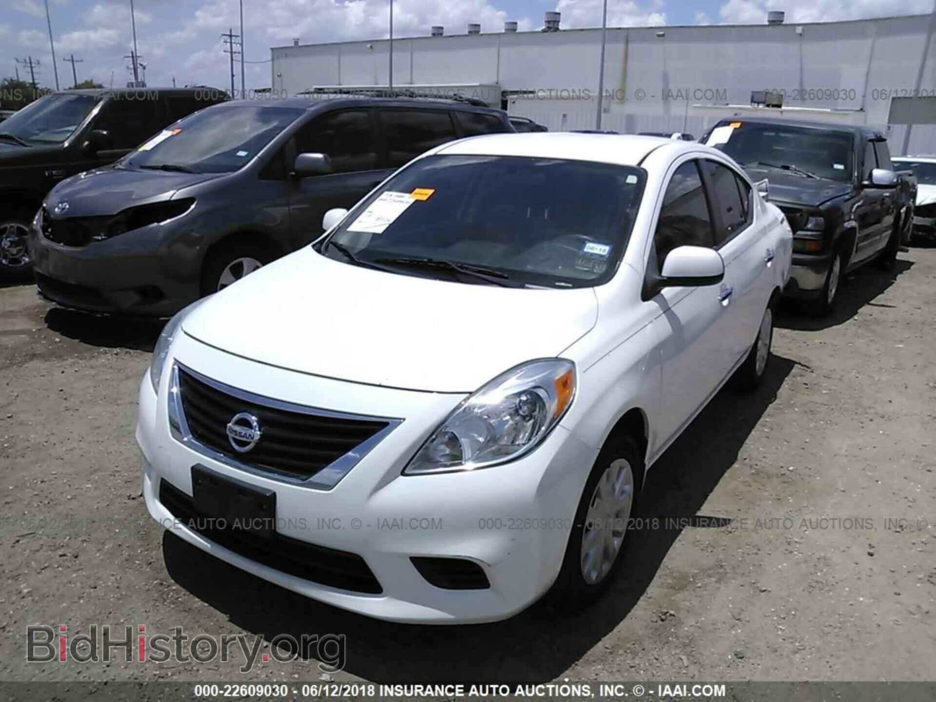 2014 Nissan Versa - VIN: 3N1CN7AP1EL877709 - Фото 2