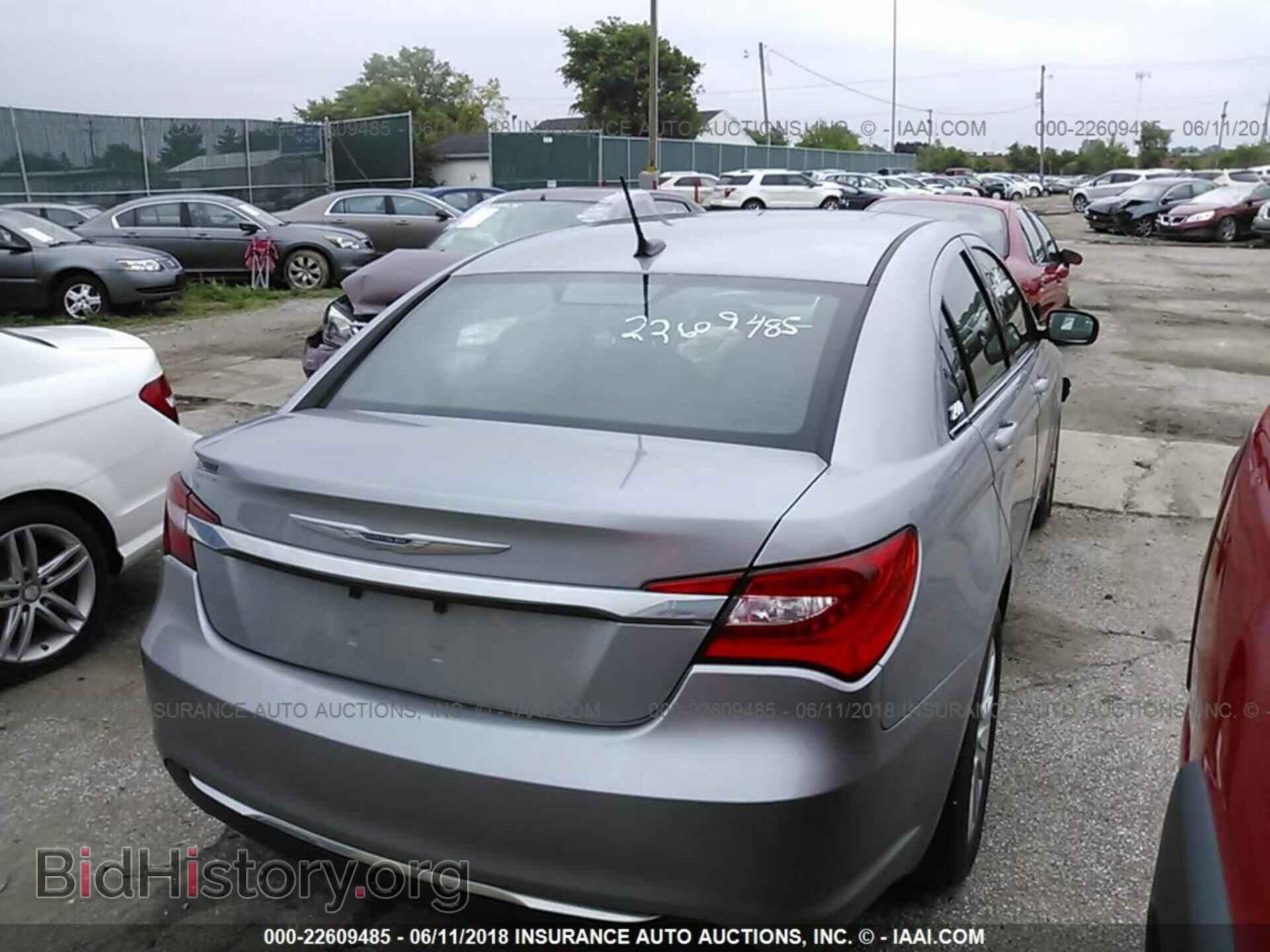 2014 Chrysler 200 - VIN: 1C3CCBAB4EN143435 - Photo 4