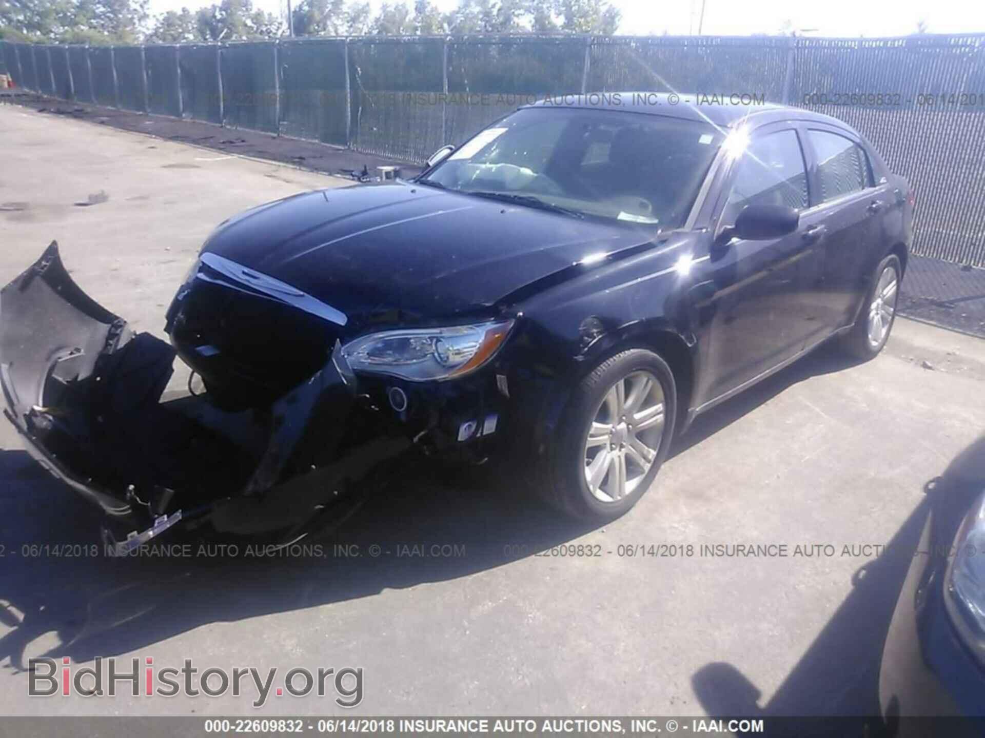 2011 Chrysler 200 - VIN: 1C3BC1FB3BN623766 - Фото 2