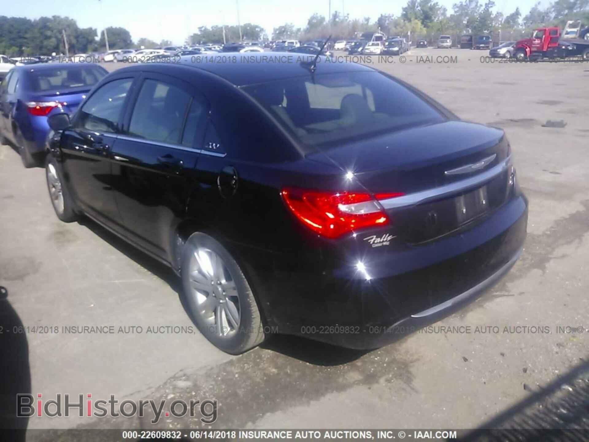 2011 Chrysler 200 - VIN: 1C3BC1FB3BN623766 - Фото 3