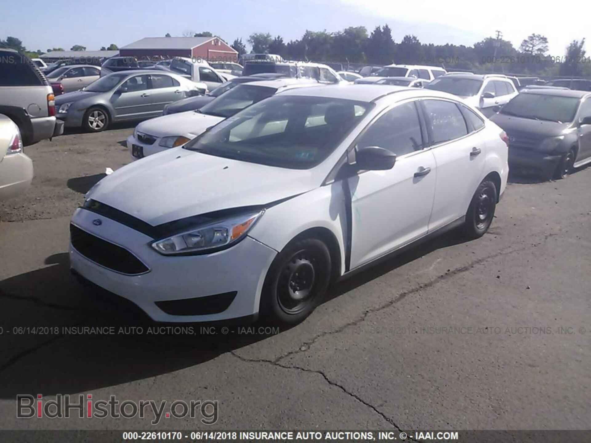 2017 Ford Focus - VIN: 1FADP3E25HL256837 - Photo 2