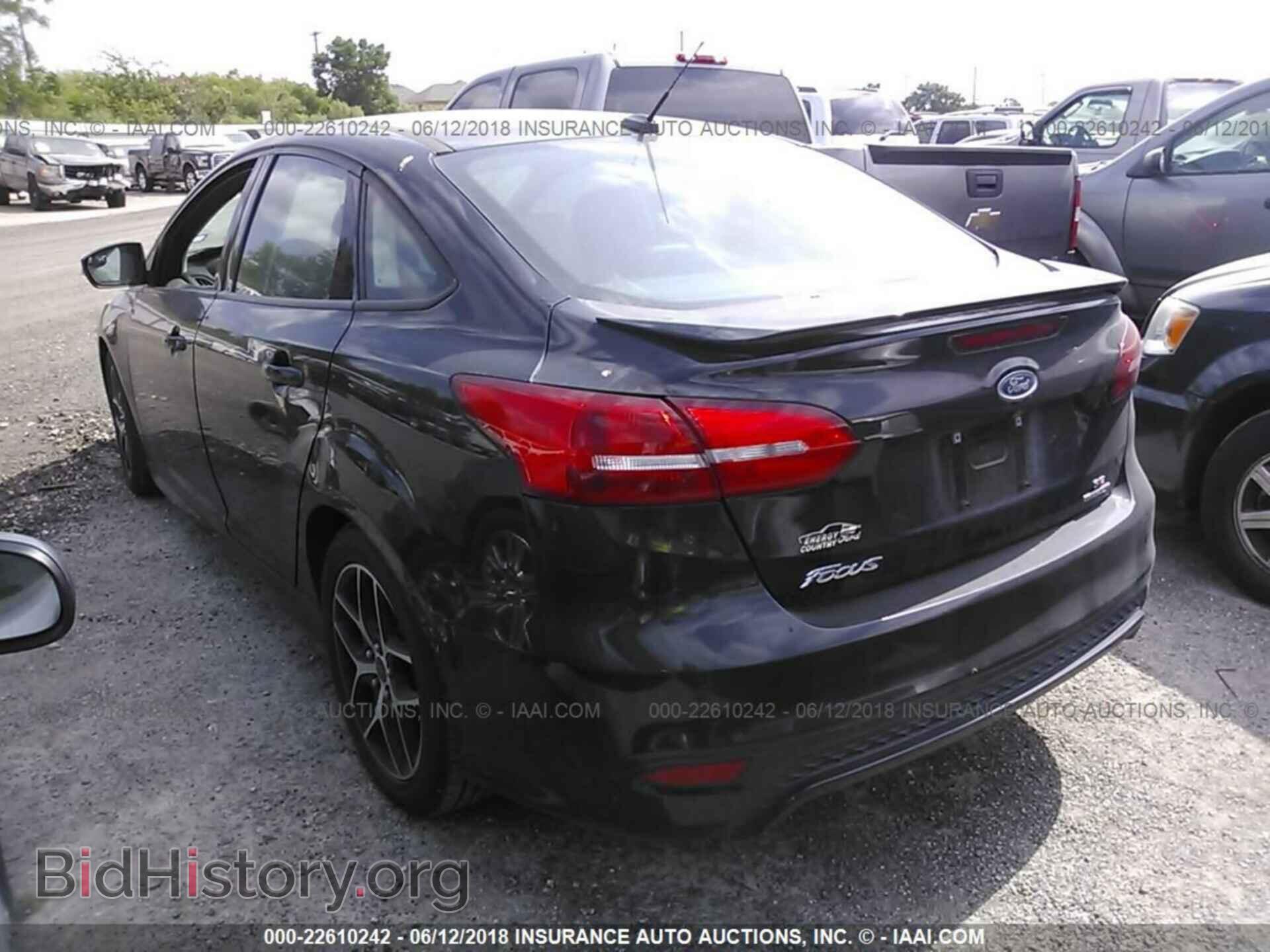 2016 Ford Focus - VIN: 1FADP3F24GL398576 - Фото 3
