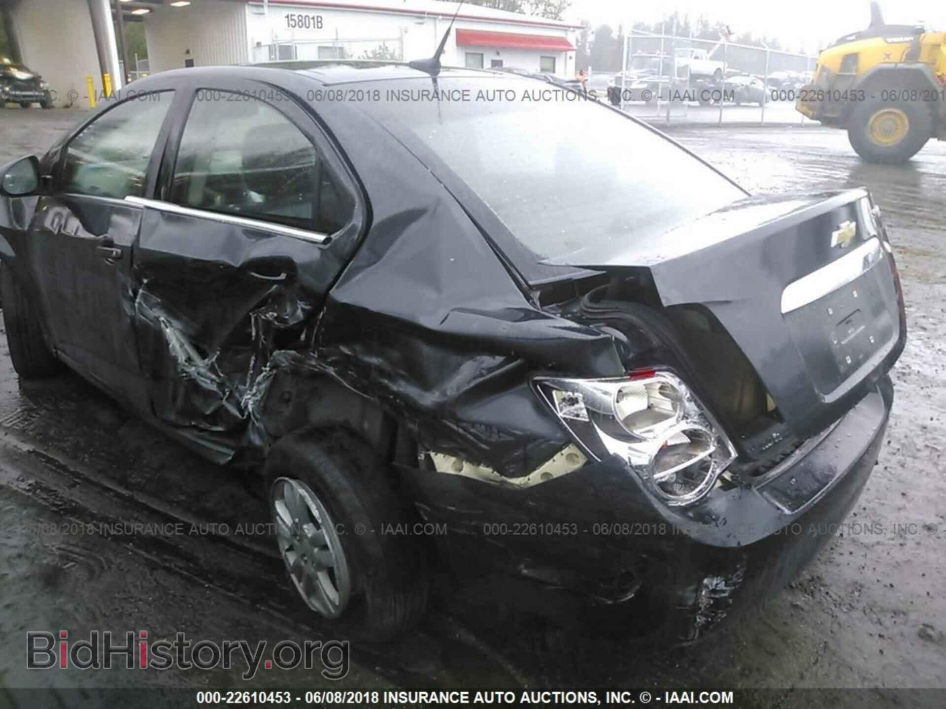 2014 Chevrolet Sonic - VIN: 1G1JC5SH4E4199820 - Photo 3