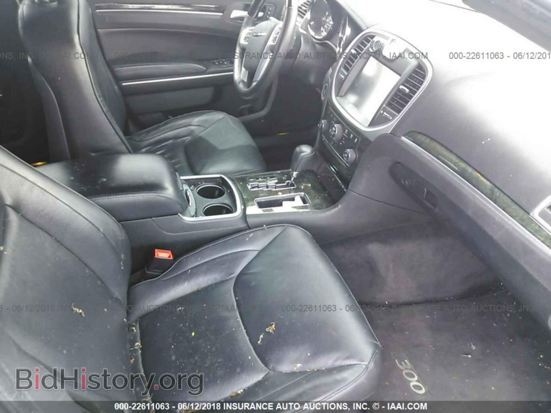 2011 Chrysler 300c - VIN: 2C3CA6CTXBH564017 - Photo 5